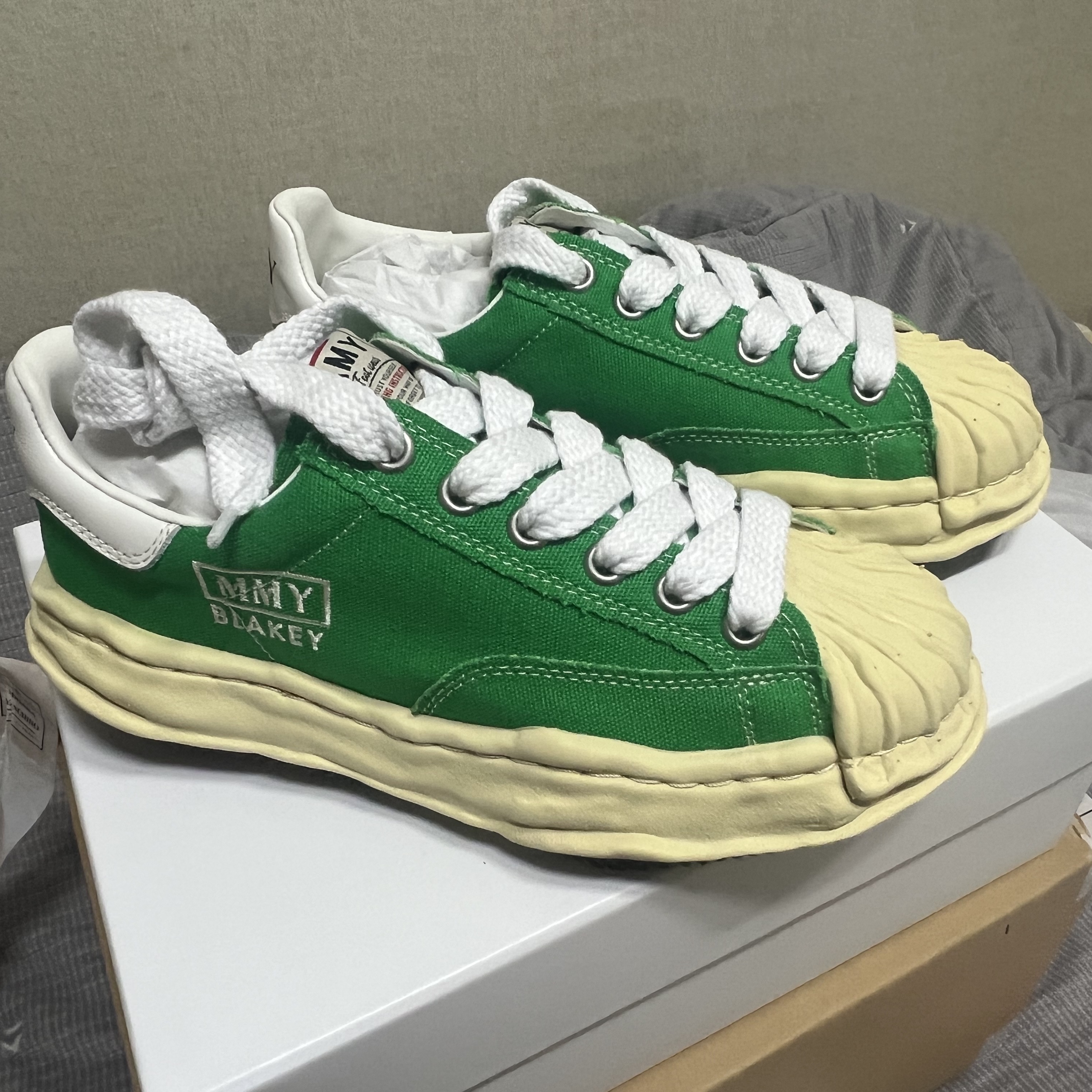 Maison Mihara Yasuhiro Blakey VL OG Sole Canvas Low-top Sneakers Green 착용 스타일 - 3