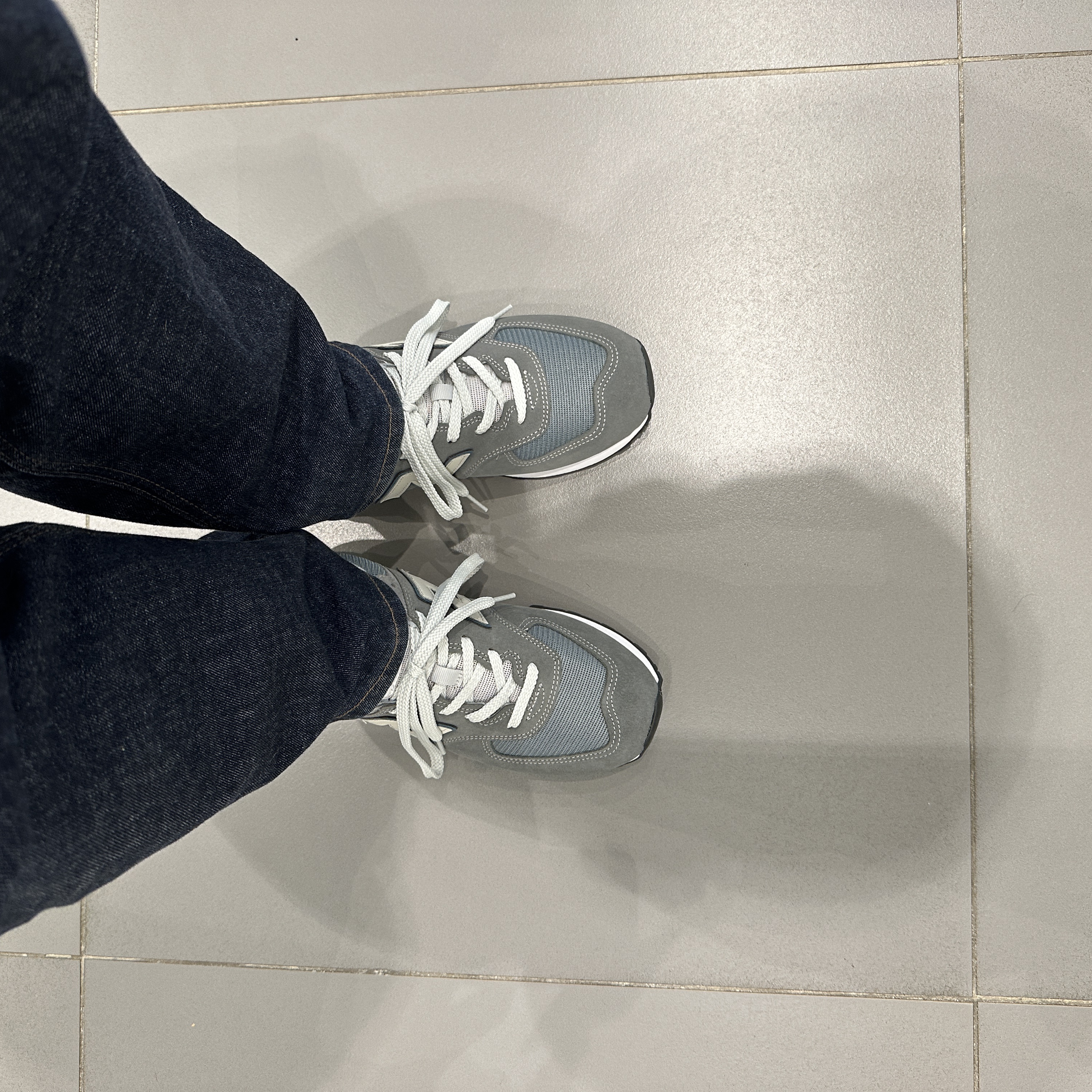 New Balance 574 Grey Sky Blue 착용 스타일 - 3