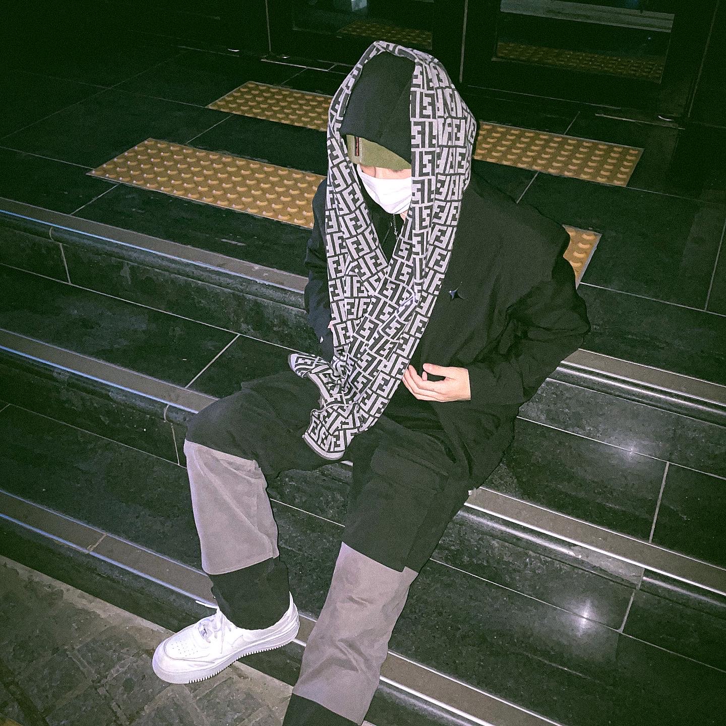 Fendi Wool Scarf Black Beige, (W) Nike Air Force 1 '07 Low White 착용 스타일 - 2