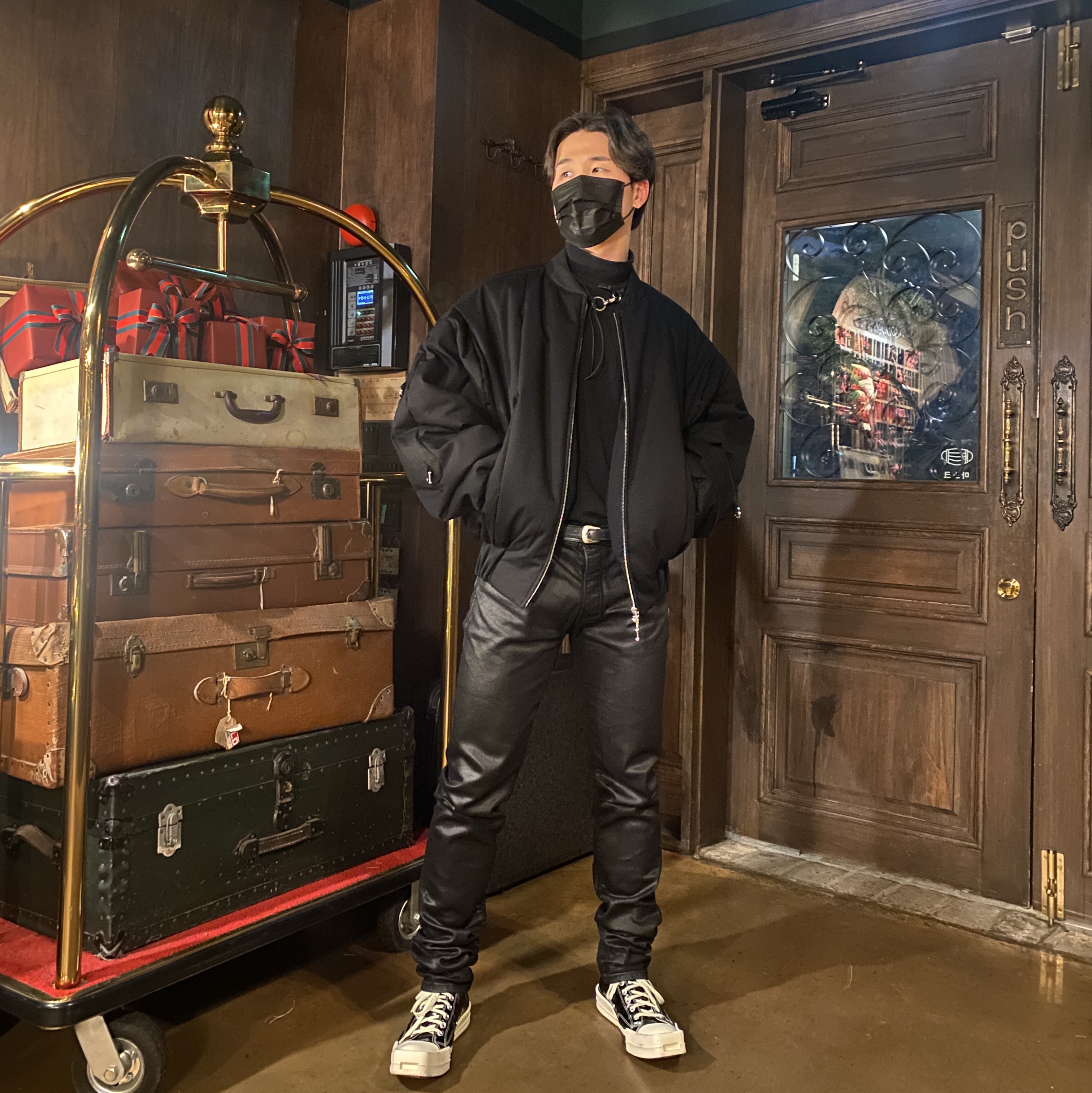 Converse x Drkshdw Turbodrk Chuck 70 Hi Black Lacquered Denim, Our Legacy Ladon Leather Keychain Black 착용 스타일 - 1