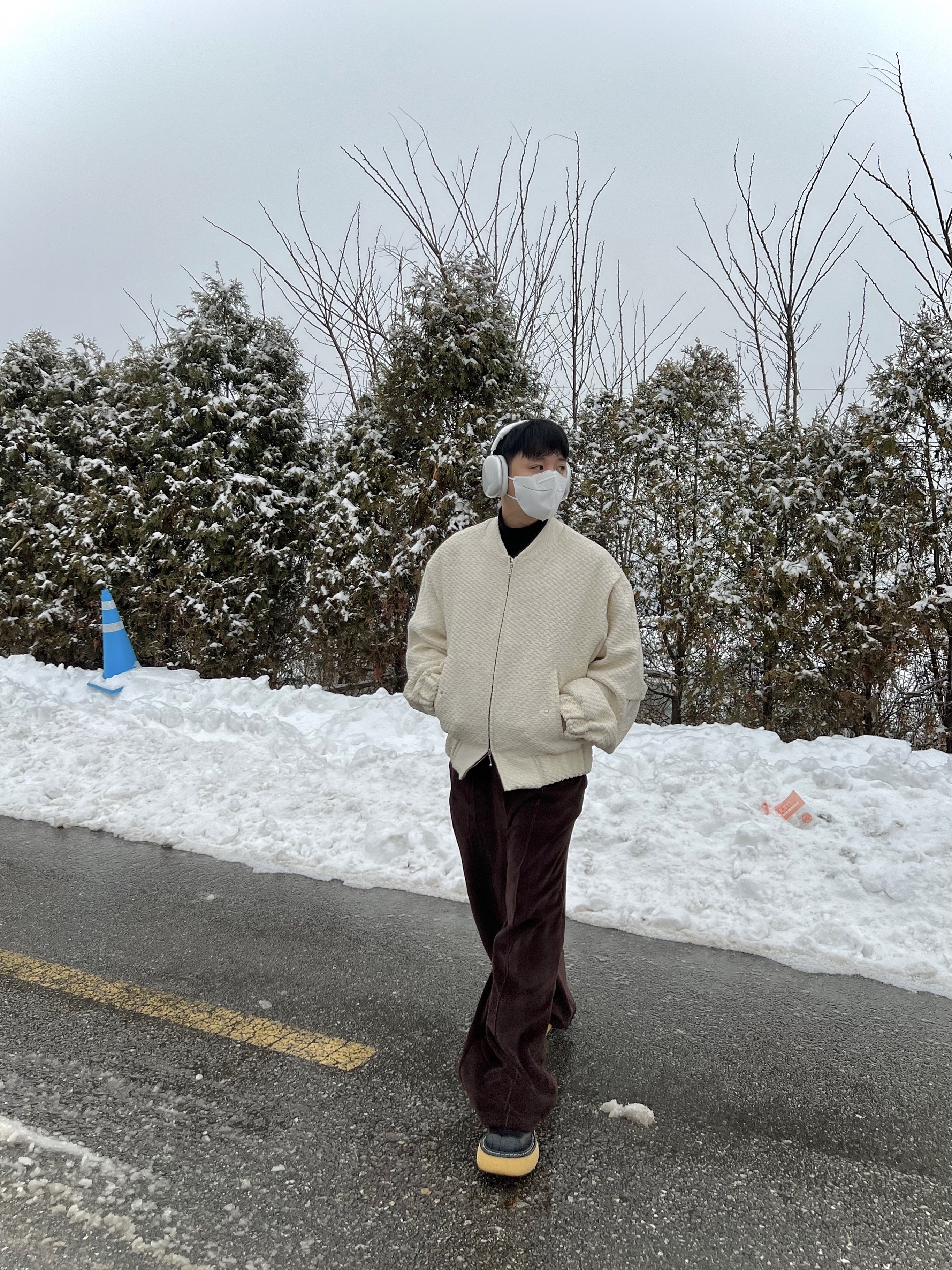 Apple AirPods Max Lightning Silver (Korean Ver.), (W) Bottega Veneta Bounce Ankle Boots All Spice 착용 스타일 - 3