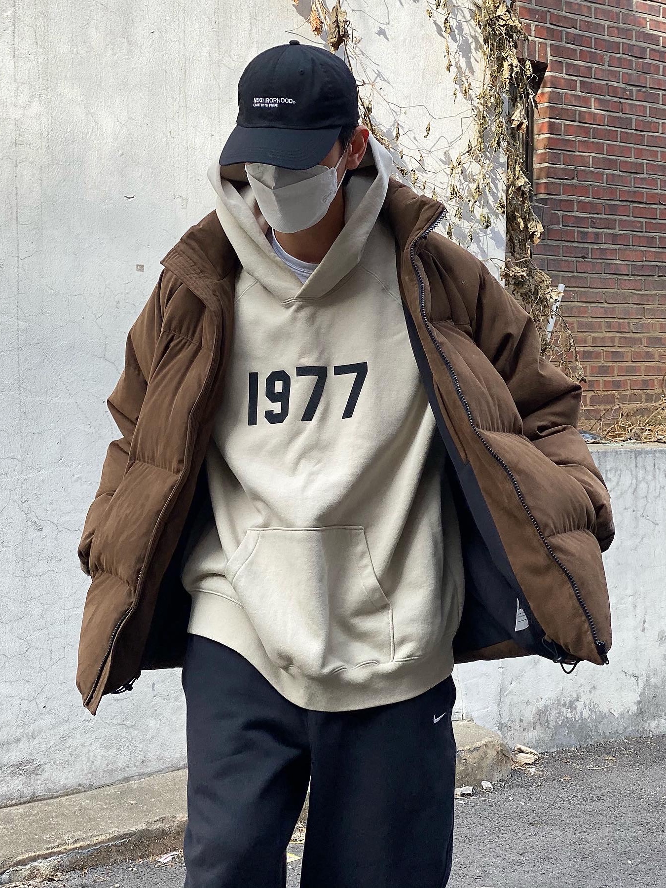 Vans Vault x WTAPS OG Half Cab LX Coyote, Essentials 1977 Hoodie Wheat - 22SS 착용 스타일 - 3