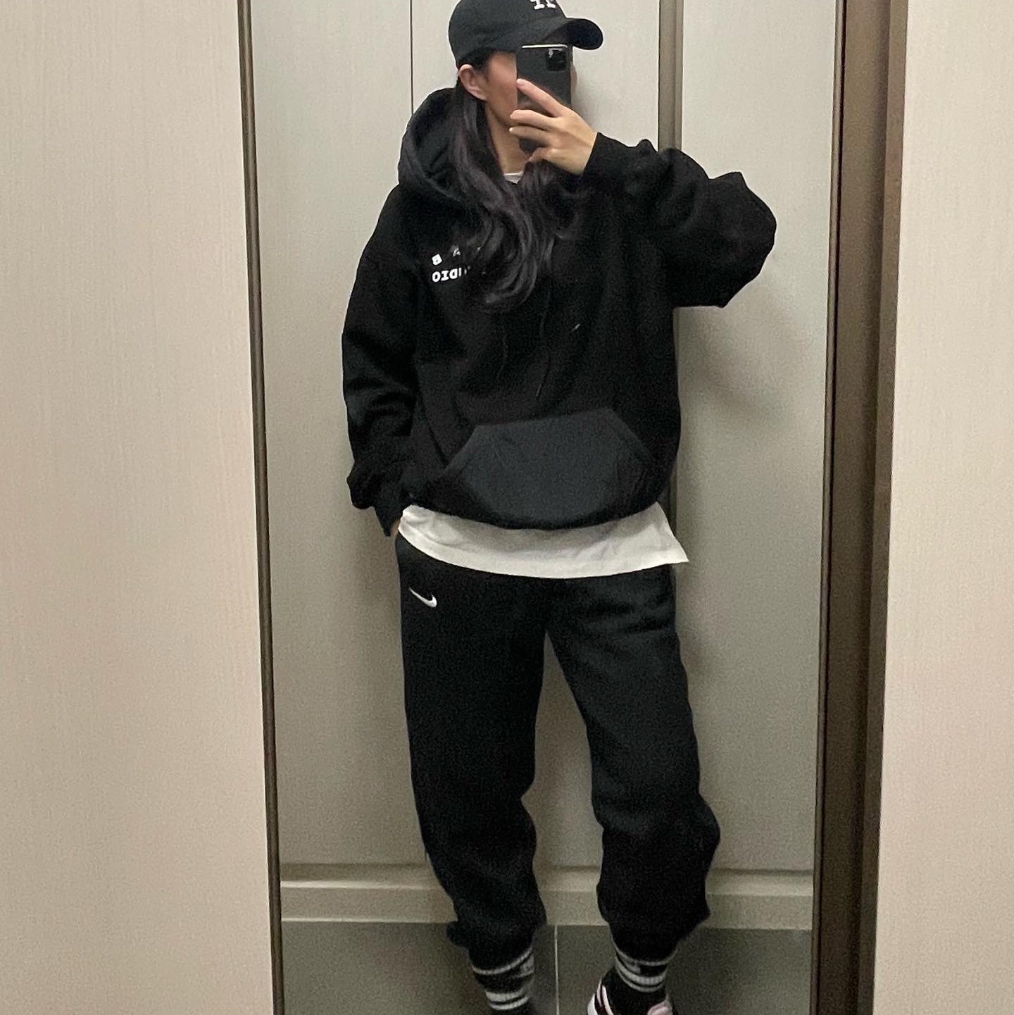 IAB Studio Woven Hoodie Black, (W) Nike Dunk Low Essential Pink Foam Black 착용 스타일 - 2