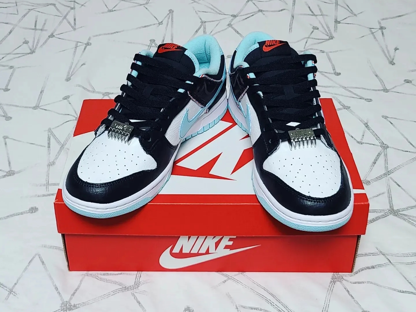 Nike Dunk Low Retro SE Barber Shop Black 착용 스타일 - 3