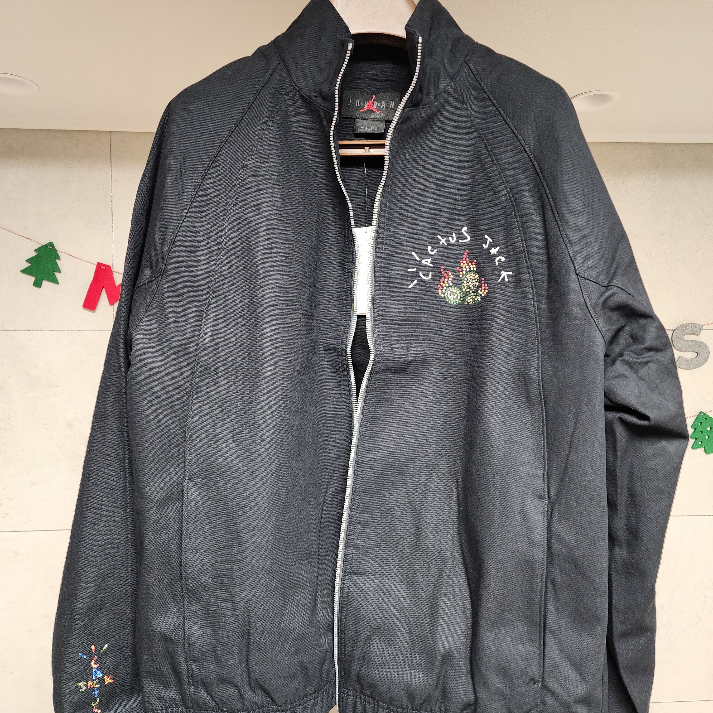 Jordan x Travis Scott Woven Jacket Black - Asia, Jordan x Travis Scott Woven Jacket Black - US/EU 착용 스타일 - 1