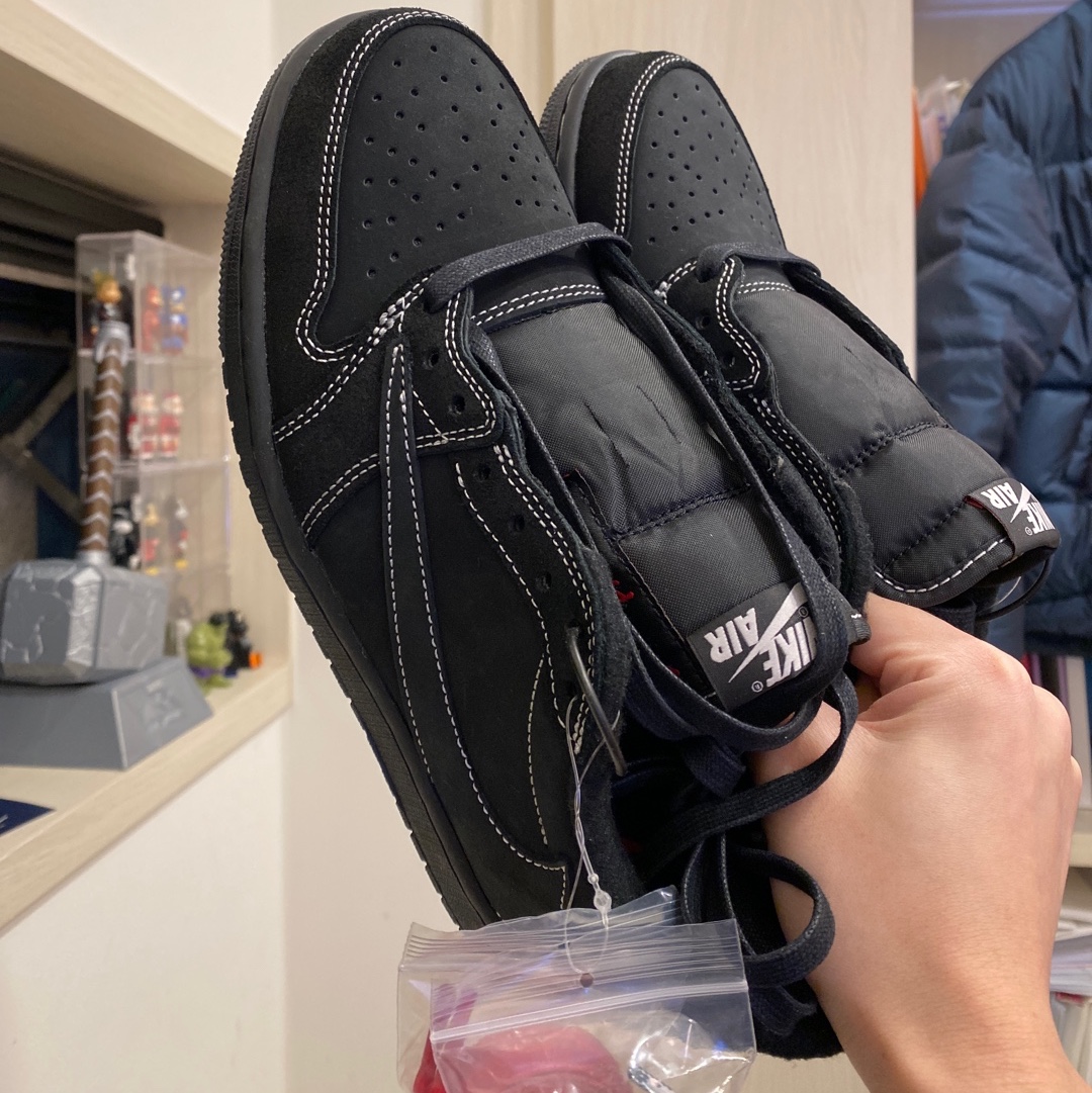 Jordan 1 x Travis Scott Retro Low OG SP Black Phantom 착용 스타일