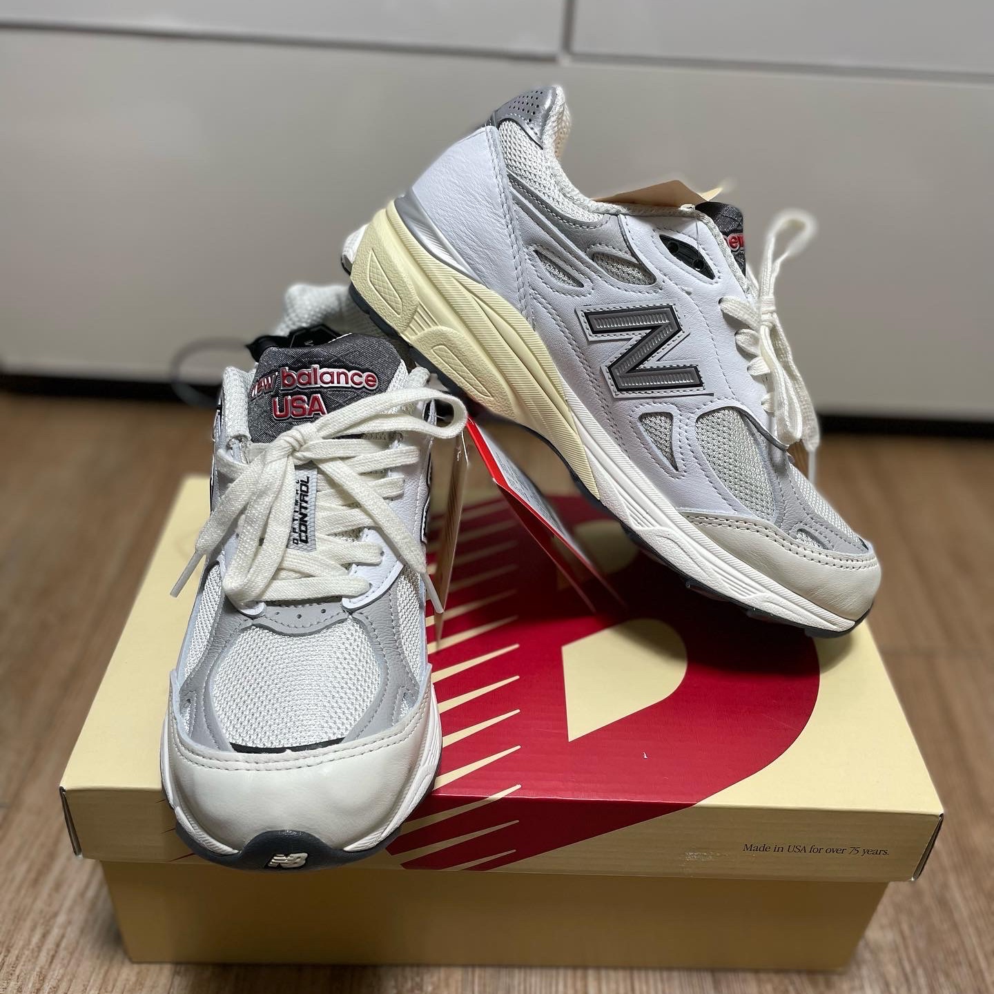 New Balance 990v3 Made in USA Sea Salt 착용 스타일 - 3