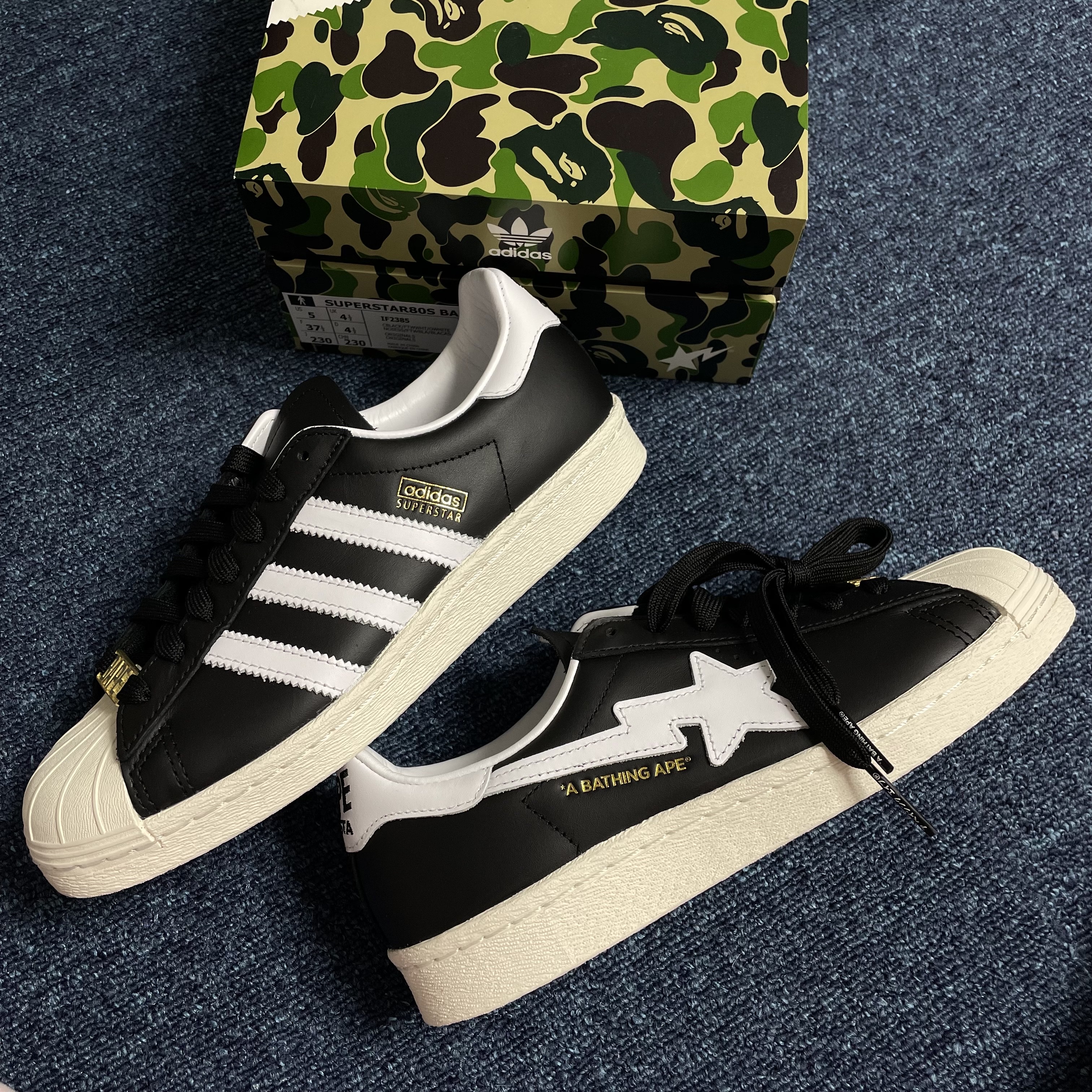 Adidas x BAPE Superstar 80s Core Black Off White 착용 스타일 - 1