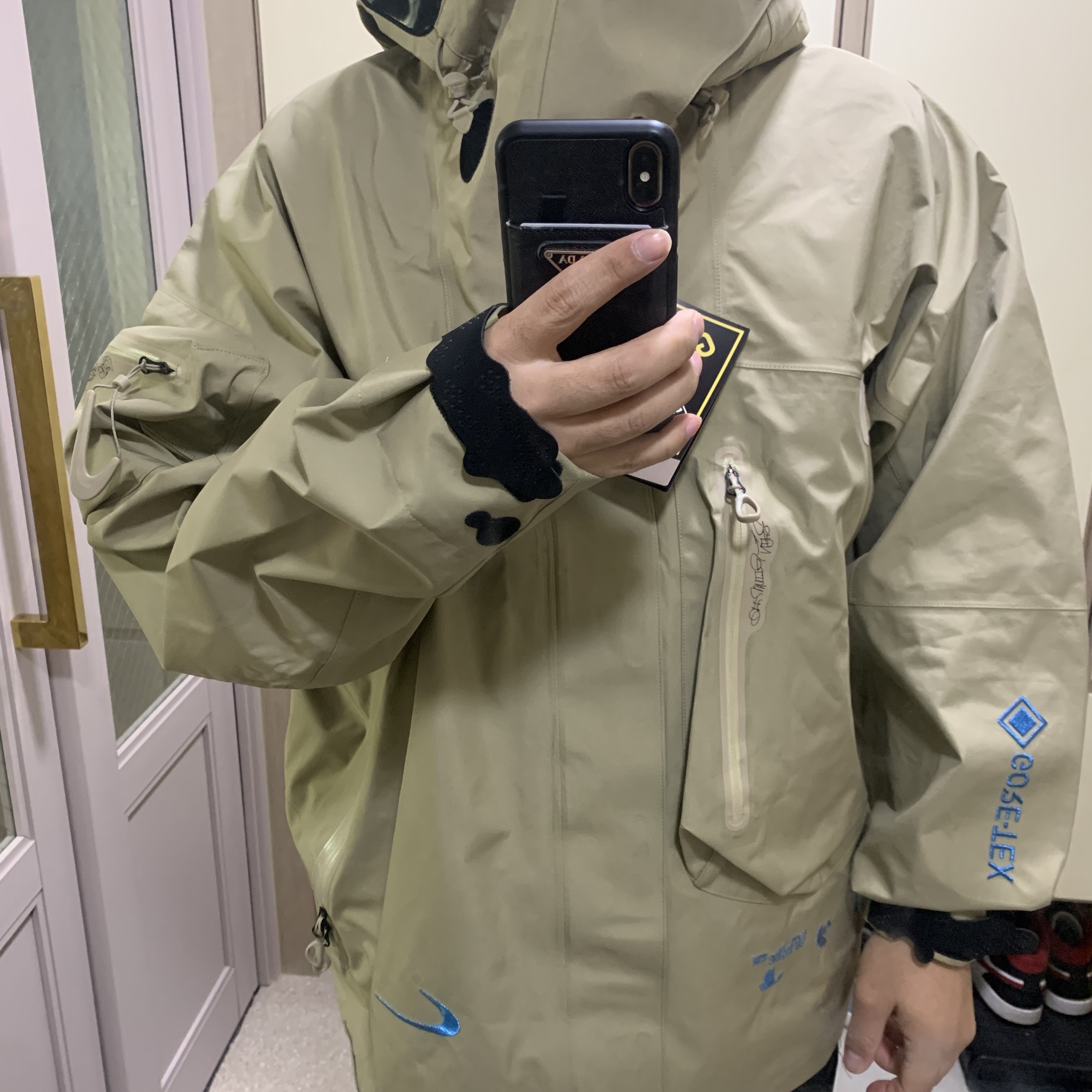 Nike x Off-White NRG Gore-Tex Jacket Khaki - Asia, Jordan 1 Retro High OG Chicago 2022 착용 스타일 - 1