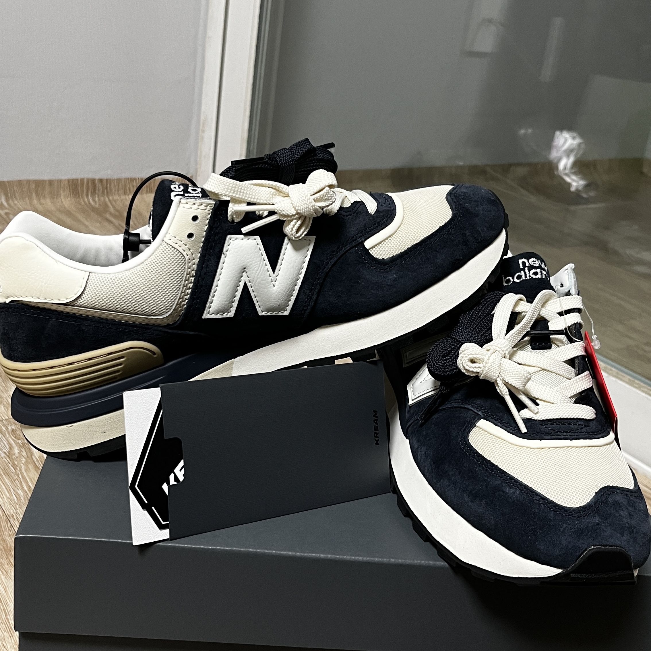 New Balance 574 Legacy Navy Blue 착용 스타일