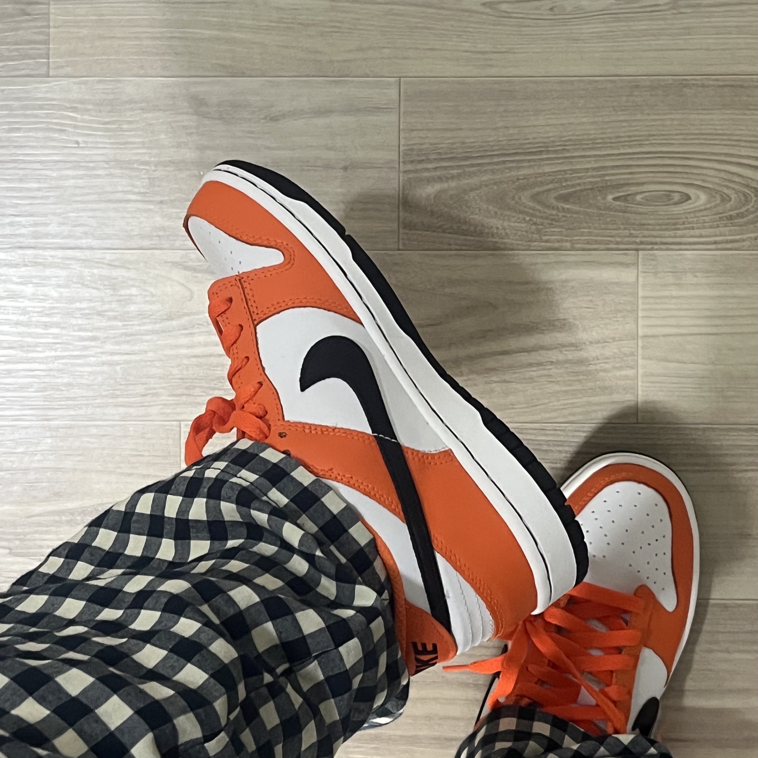 (GS) Nike Dunk Low Safety Orange 착용 스타일 - 2