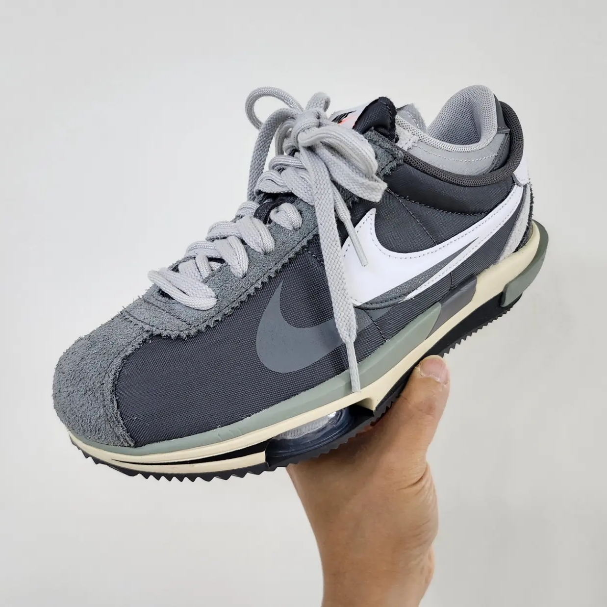 Nike x Sacai Zoom Cortez SP Iron Grey 착용 스타일 - 1
