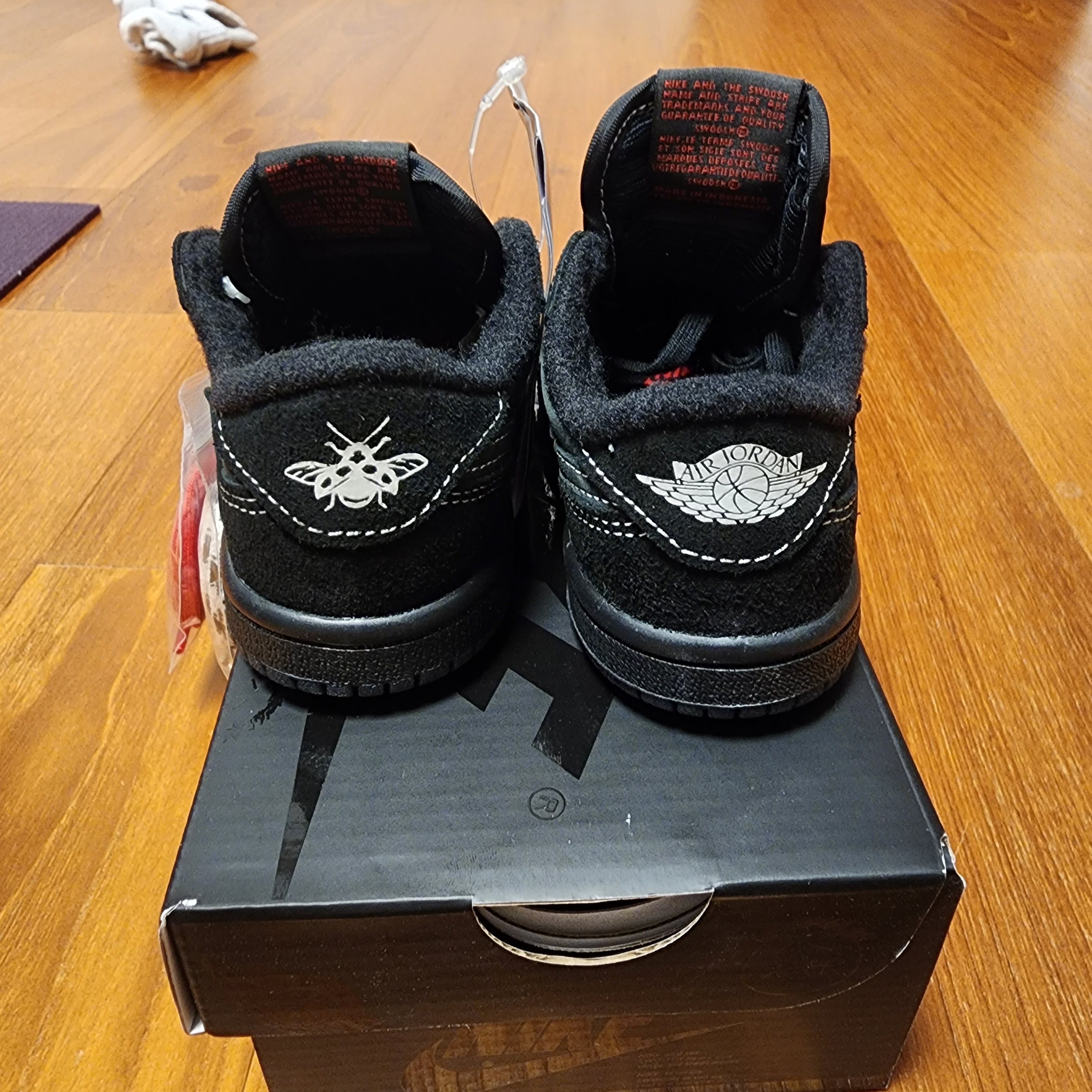 (TD) Jordan 1 x Travis Scott Retro Low OG SP Black Phantom 착용 스타일 - 4