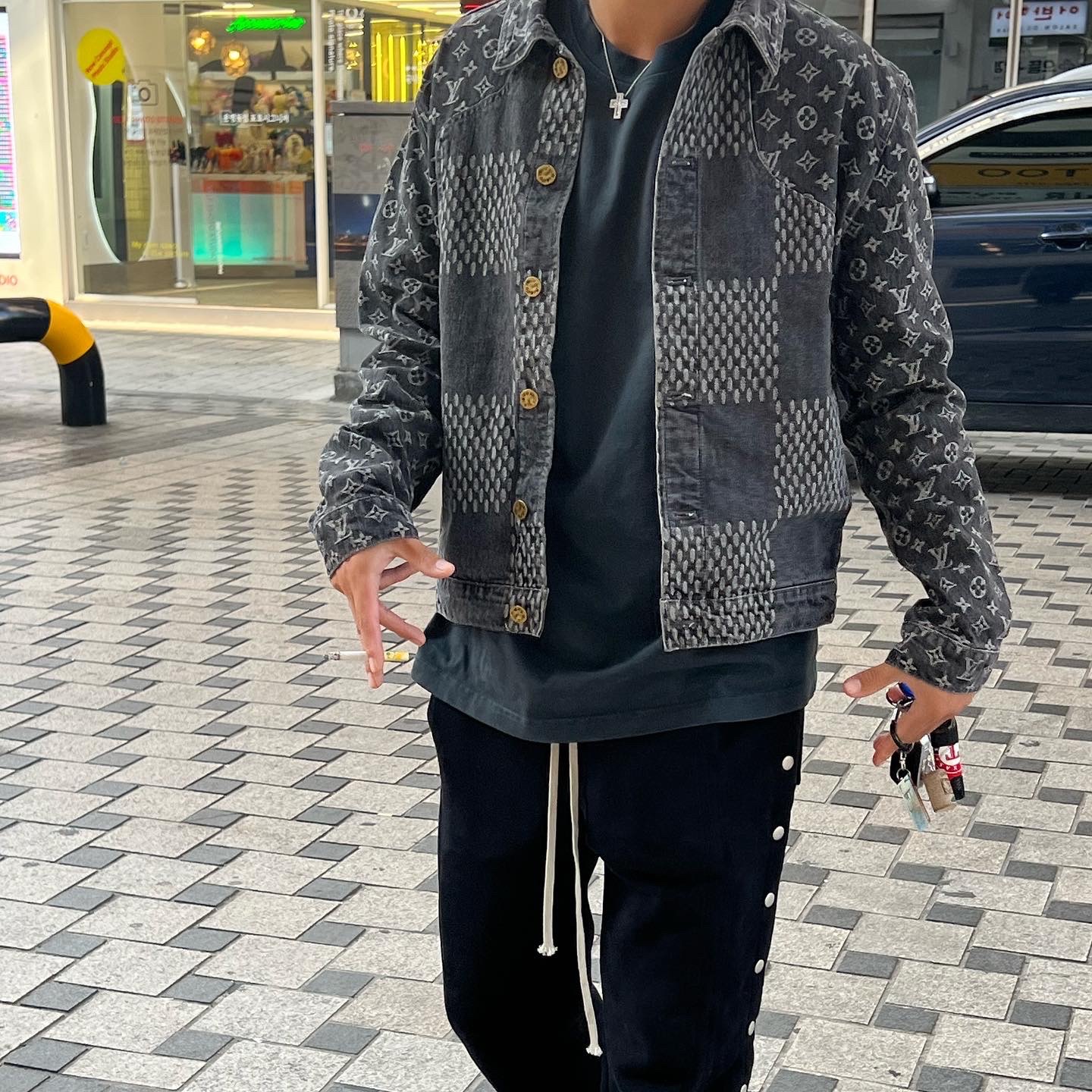 Louis Vuitton x Nigo Giant Damier Waves Monogram Denim Jacket Black 착용 스타일 - 2