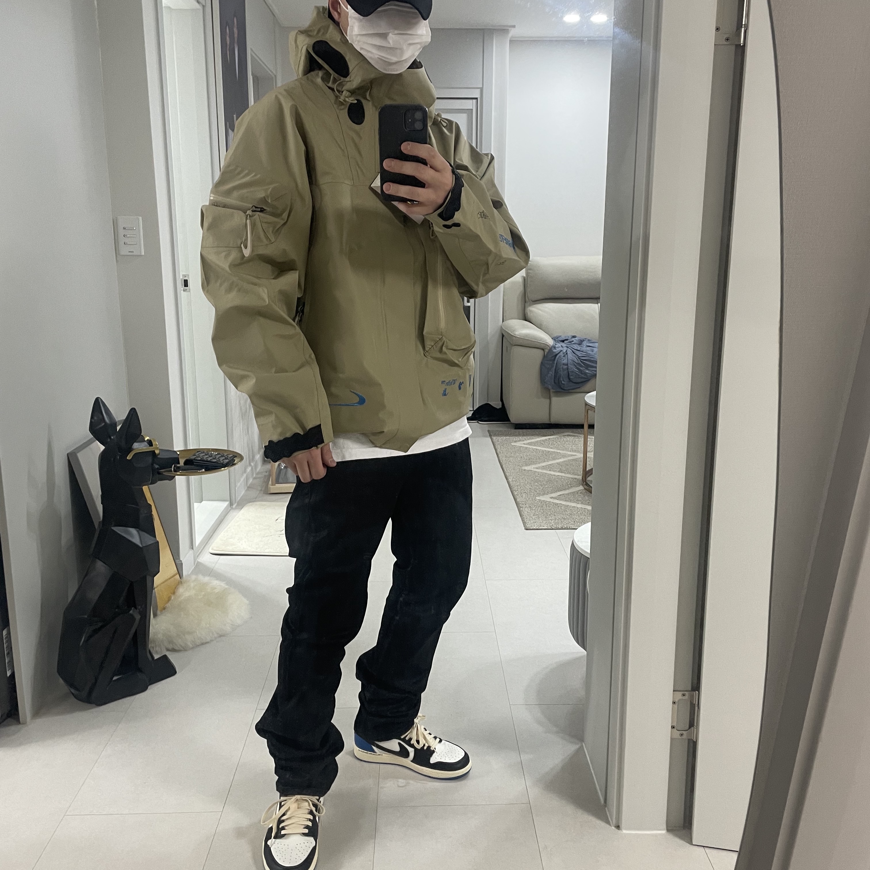 Nike x Off-White NRG Gore-Tex Jacket Khaki - Asia, Undermycar Black Mamba Slim Fit Red Stitch Wax Coating Jeans Rumba Red - 22FW 착용 스타일