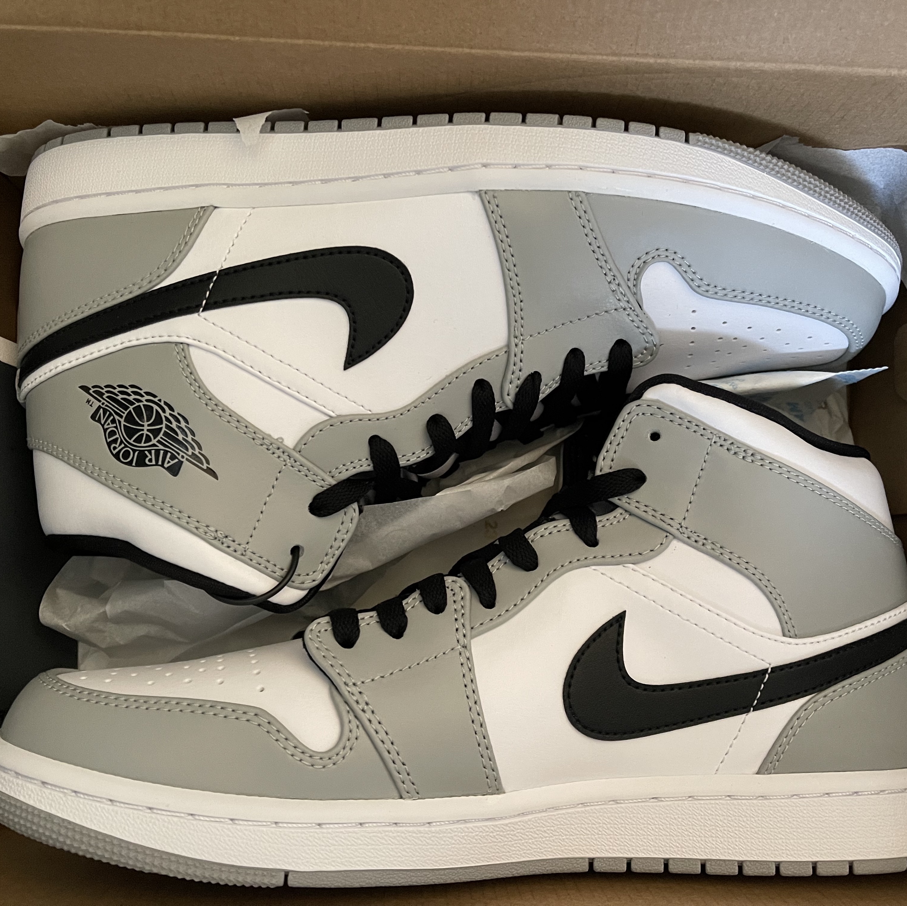 Jordan 1 Mid Light Smoke Grey 착용 스타일