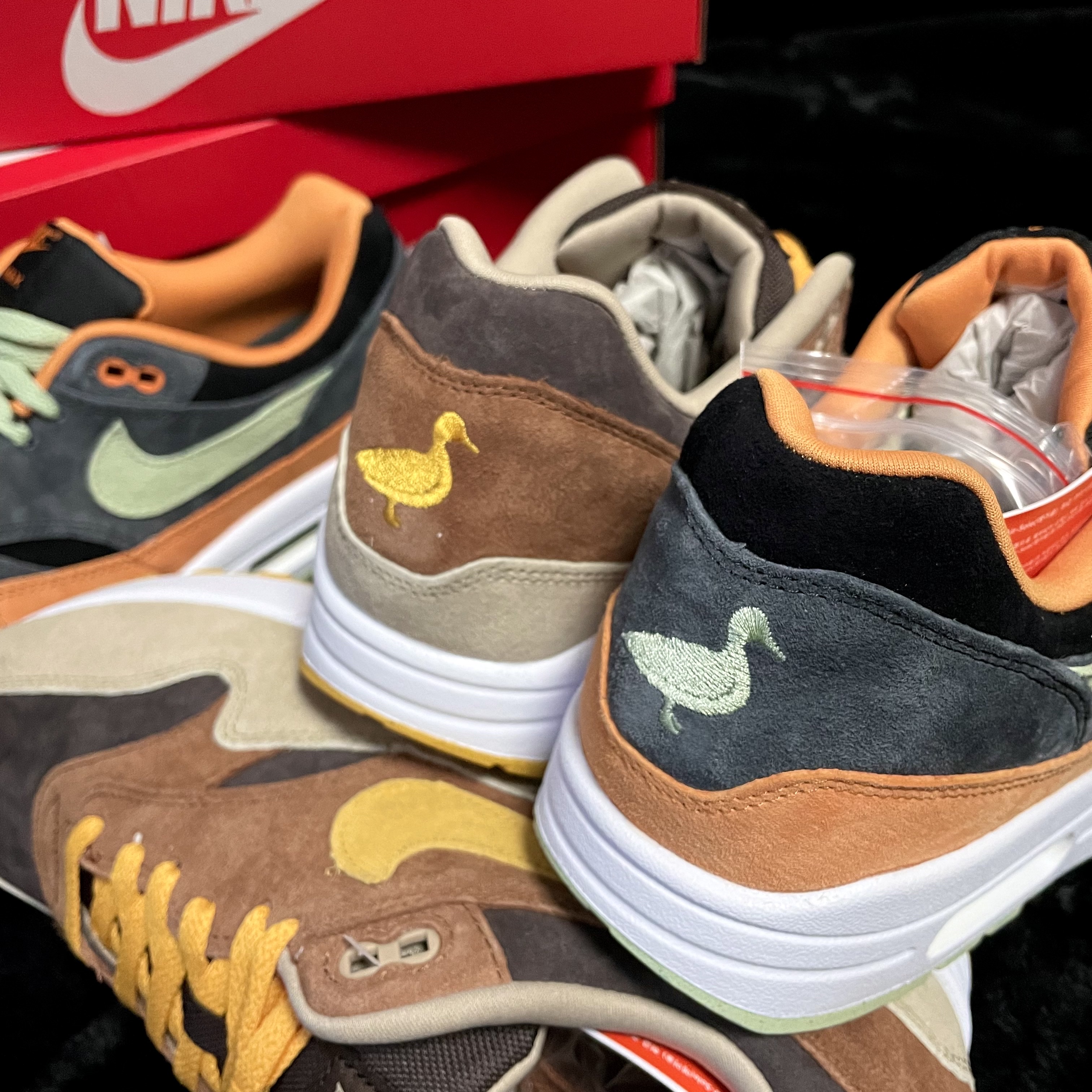 Nike Air Max 1 Premium Honey Dew, Nike Air Max 1 Premium Pecan and Yellow Ochre 착용 스타일