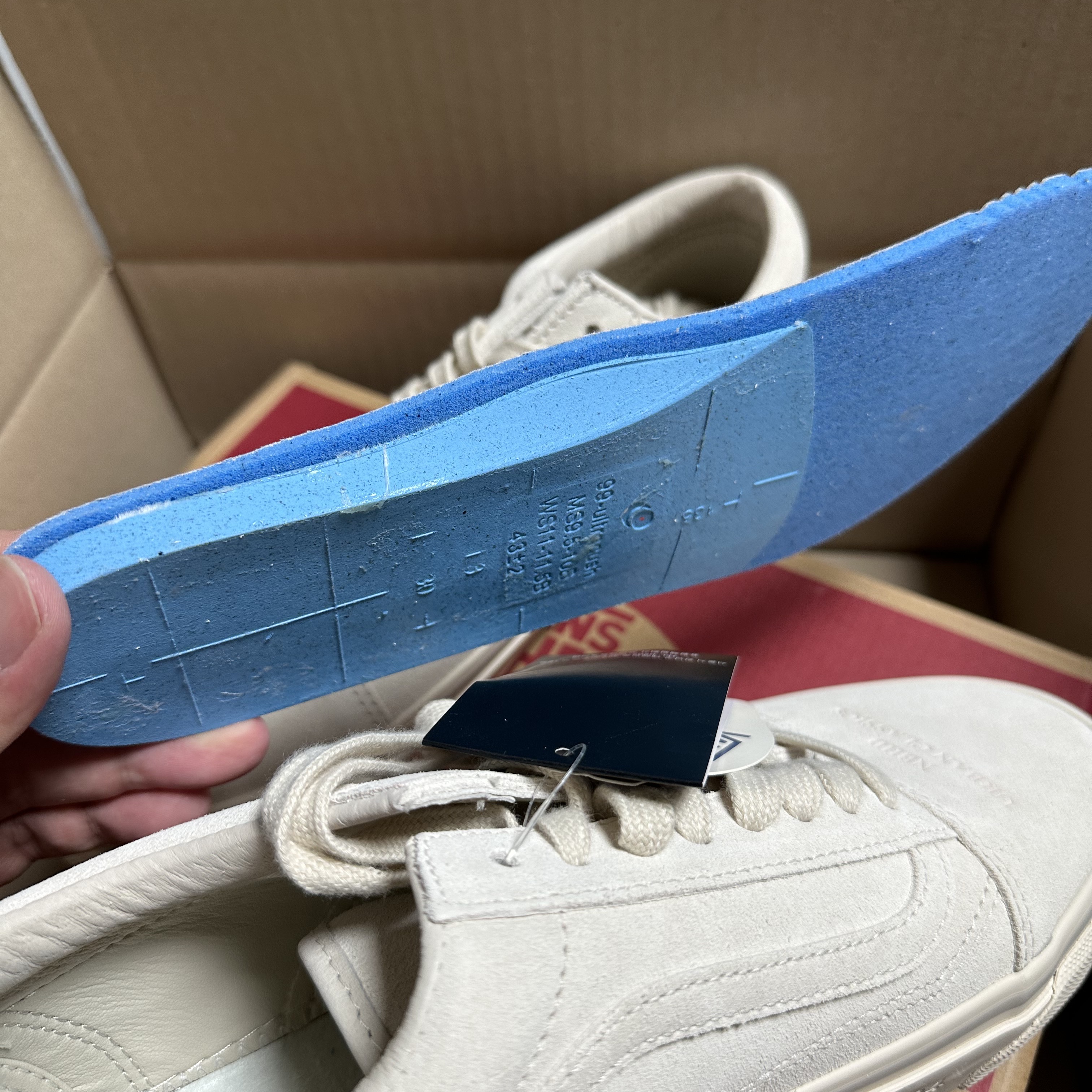 Vans x Neighborhood Old Skool 36 DX Sand 착용 스타일 - 5