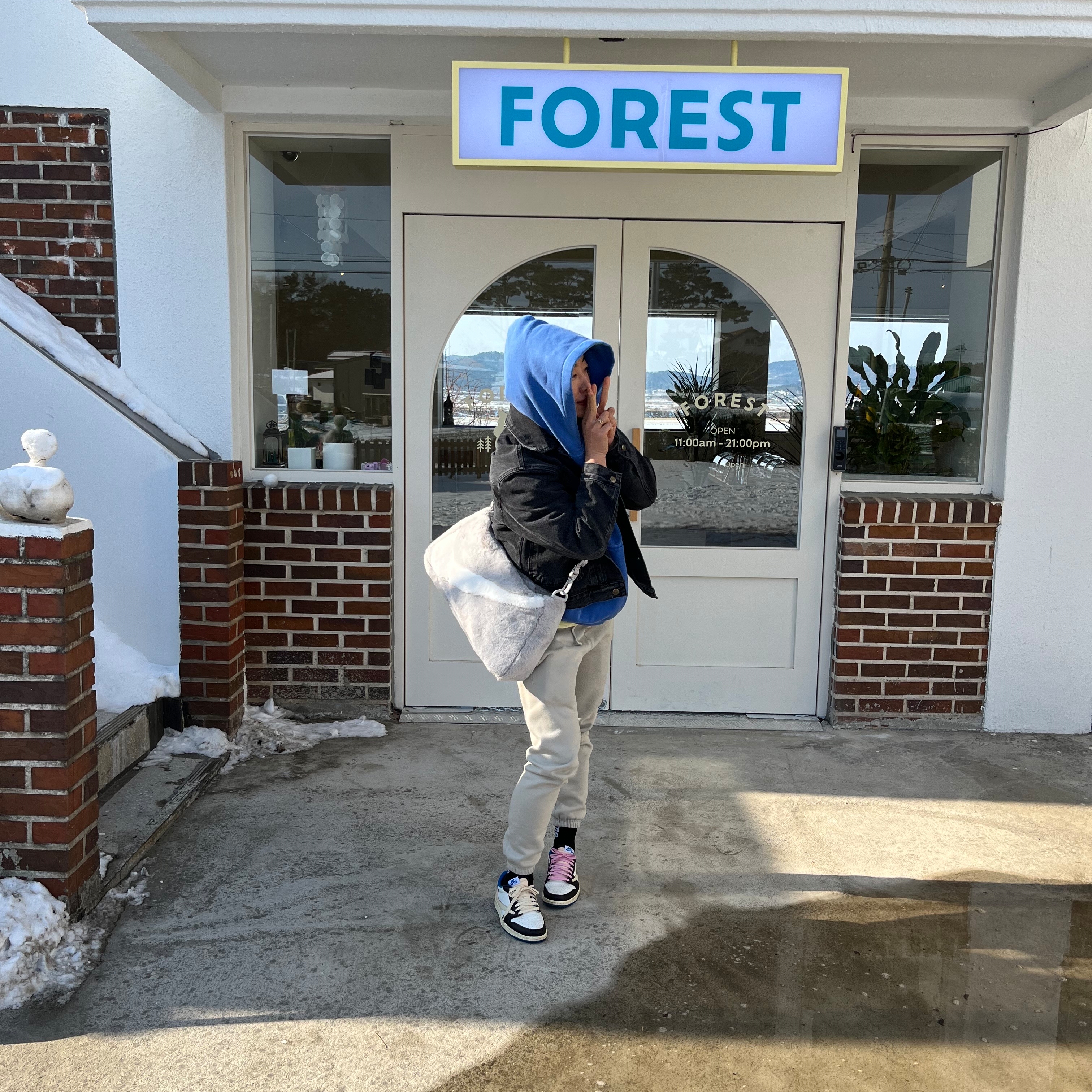 Jordan 1 x Travis Scott x Fragment Retro Low OG SP Military Blue, Essentials The Core Collection Relaxed Sweatpants Light Oatmeal 착용 스타일 - 2