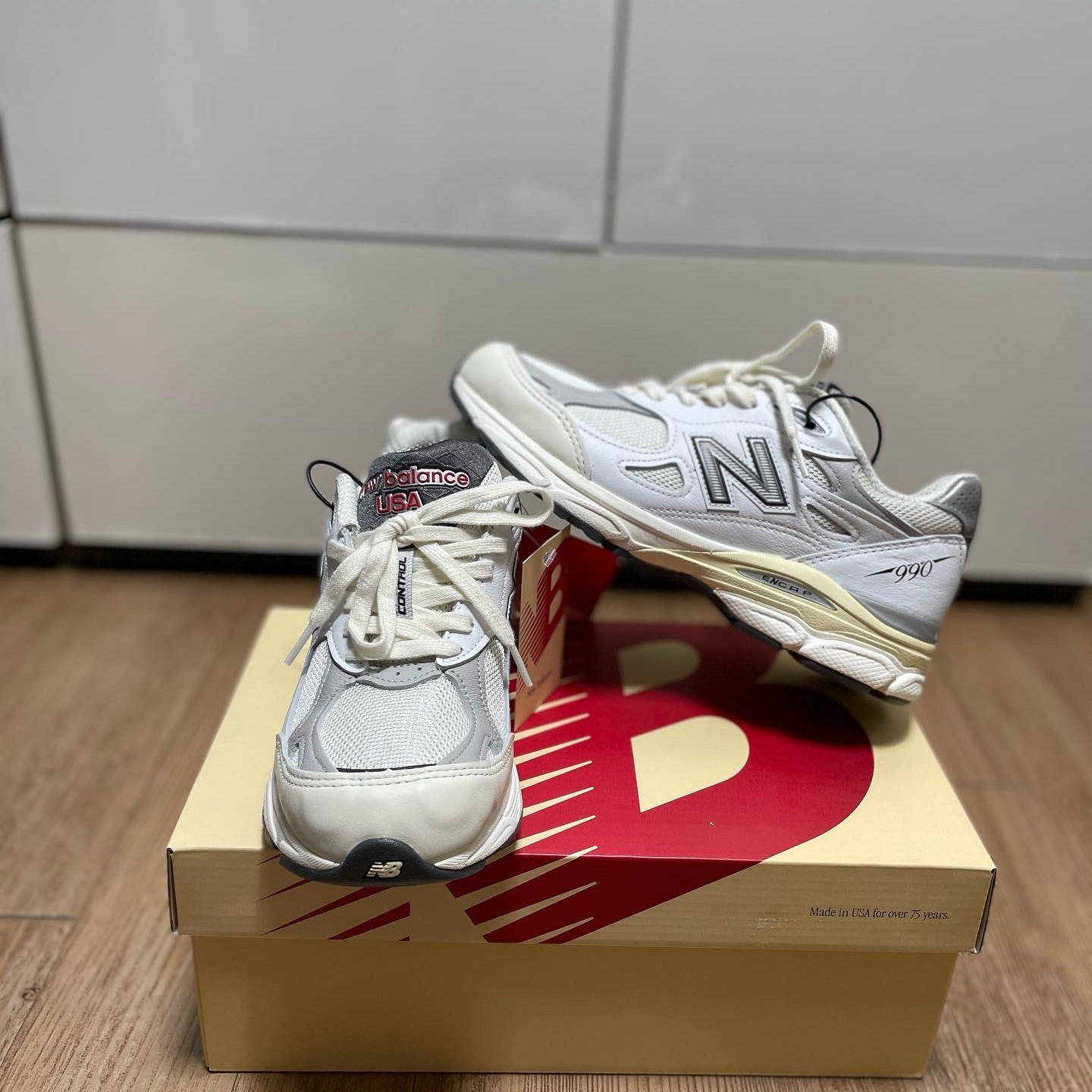 New Balance 990v3 Made in USA Sea Salt 착용 스타일 - 2