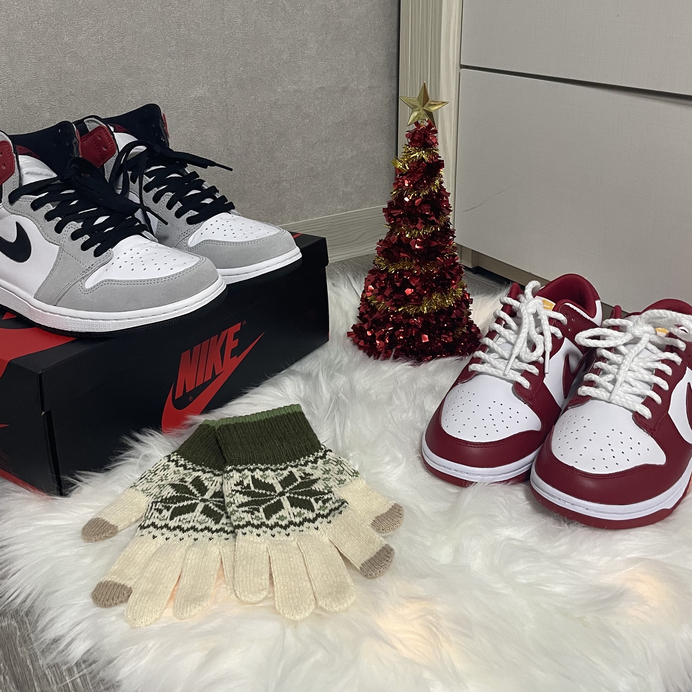 Jordan 1 Retro High OG Light Smoke Grey, Nike Dunk Low Retro Gym Red 착용 스타일