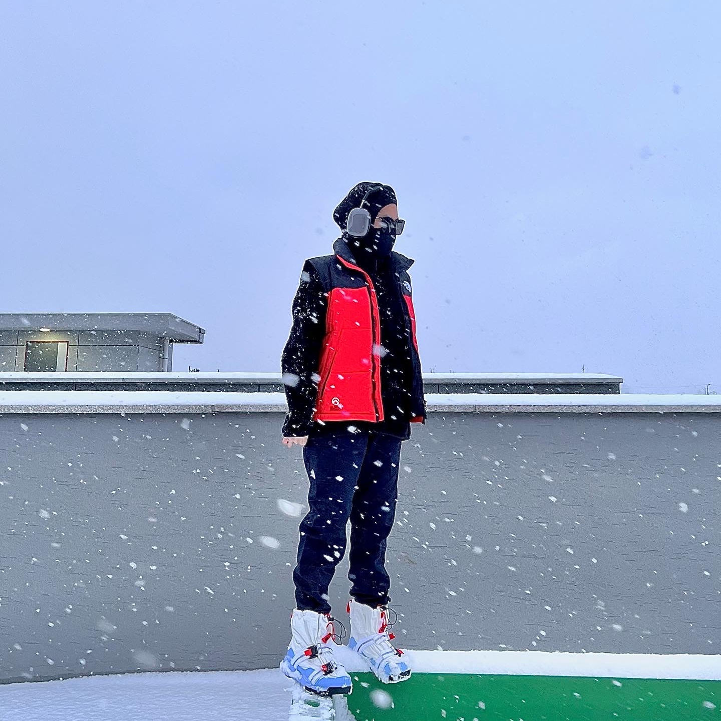 Nike x Tom Sachs Mars Yard Overshoe 3.0, Apple AirPods Max Lightning Space Gray (Korean Ver.) 착용 스타일 - 2