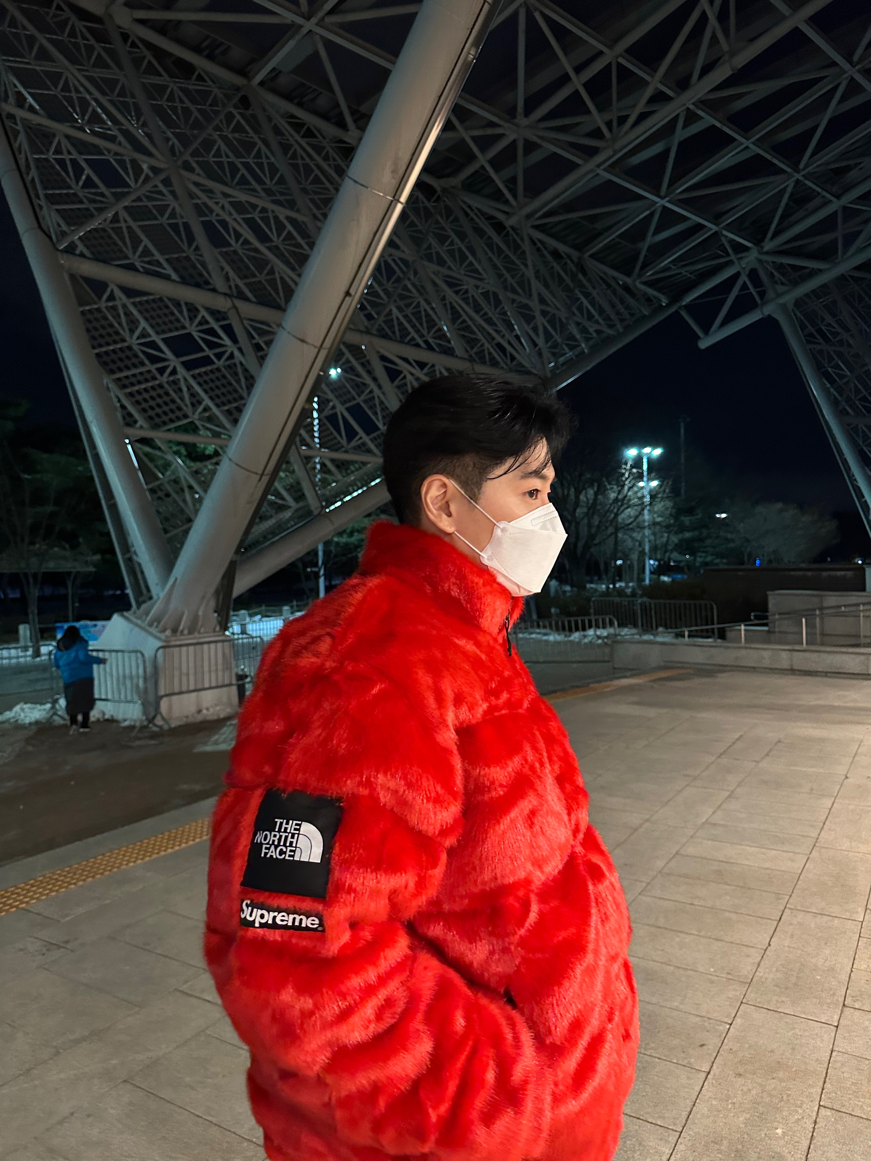 Supreme x The North Face Faux Fur Nuptse Jacket Red - 20FW, Balenciaga Defender Sneakers Beige 착용 스타일 - 2