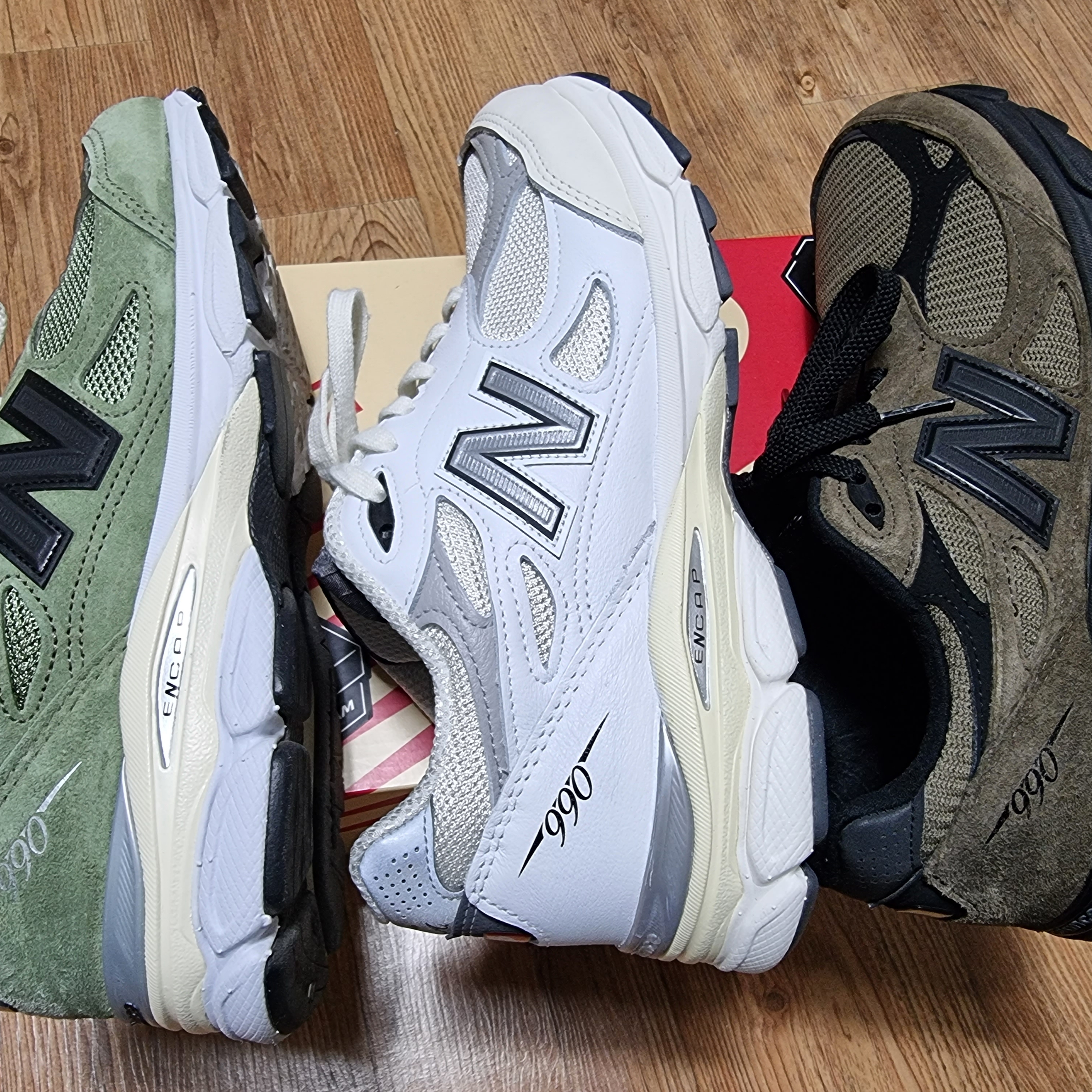 New Balance x JJJJound 990v3 Olive, New Balance x JJJJound 990v3 Brown Black 착용 스타일 - 1