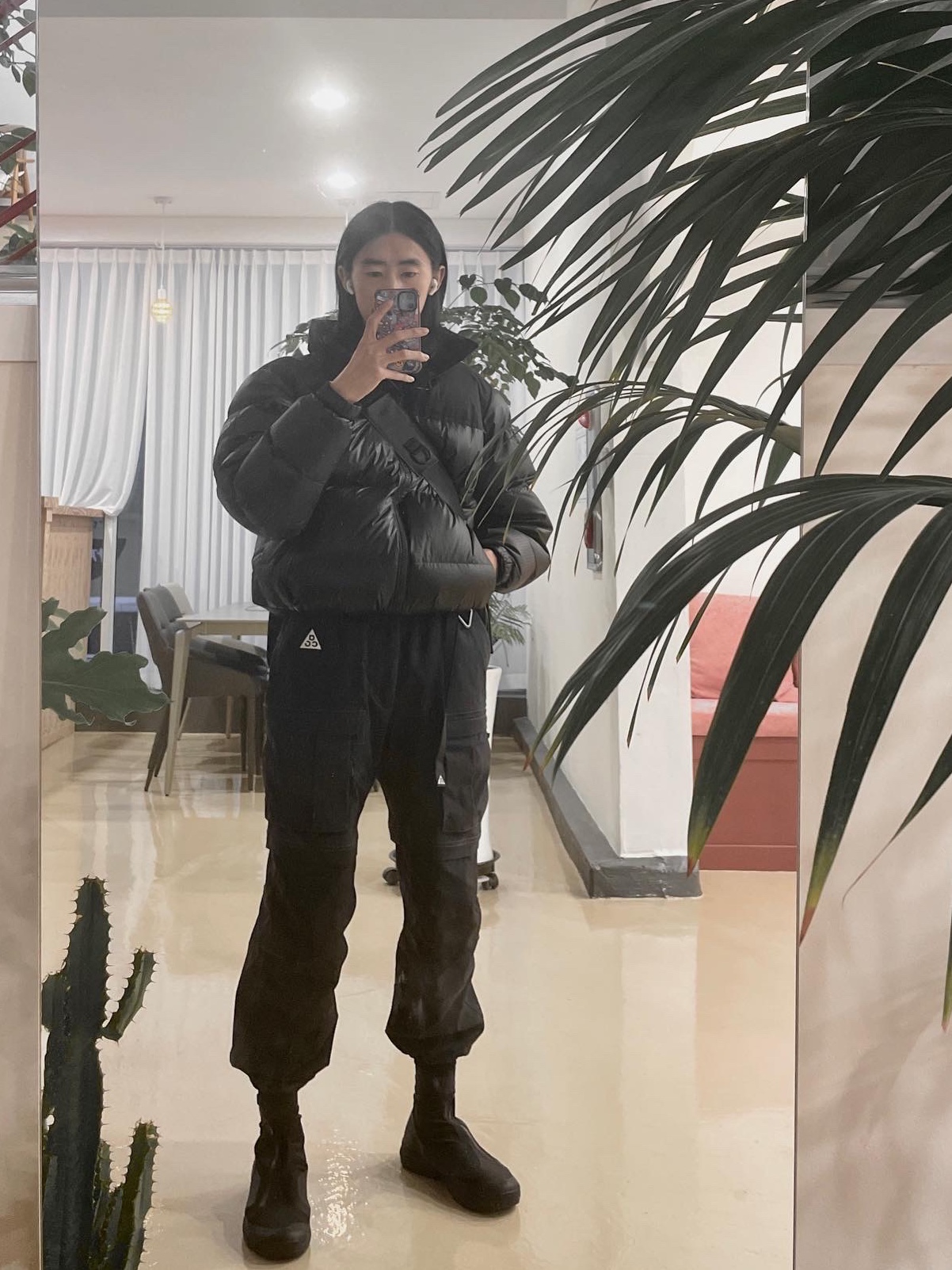 Salomon x Comme des Garcons XA-Alpine 2 Black, Nike ACG Smith Summit Cargo Pants Black Summit White - Asia 착용 스타일