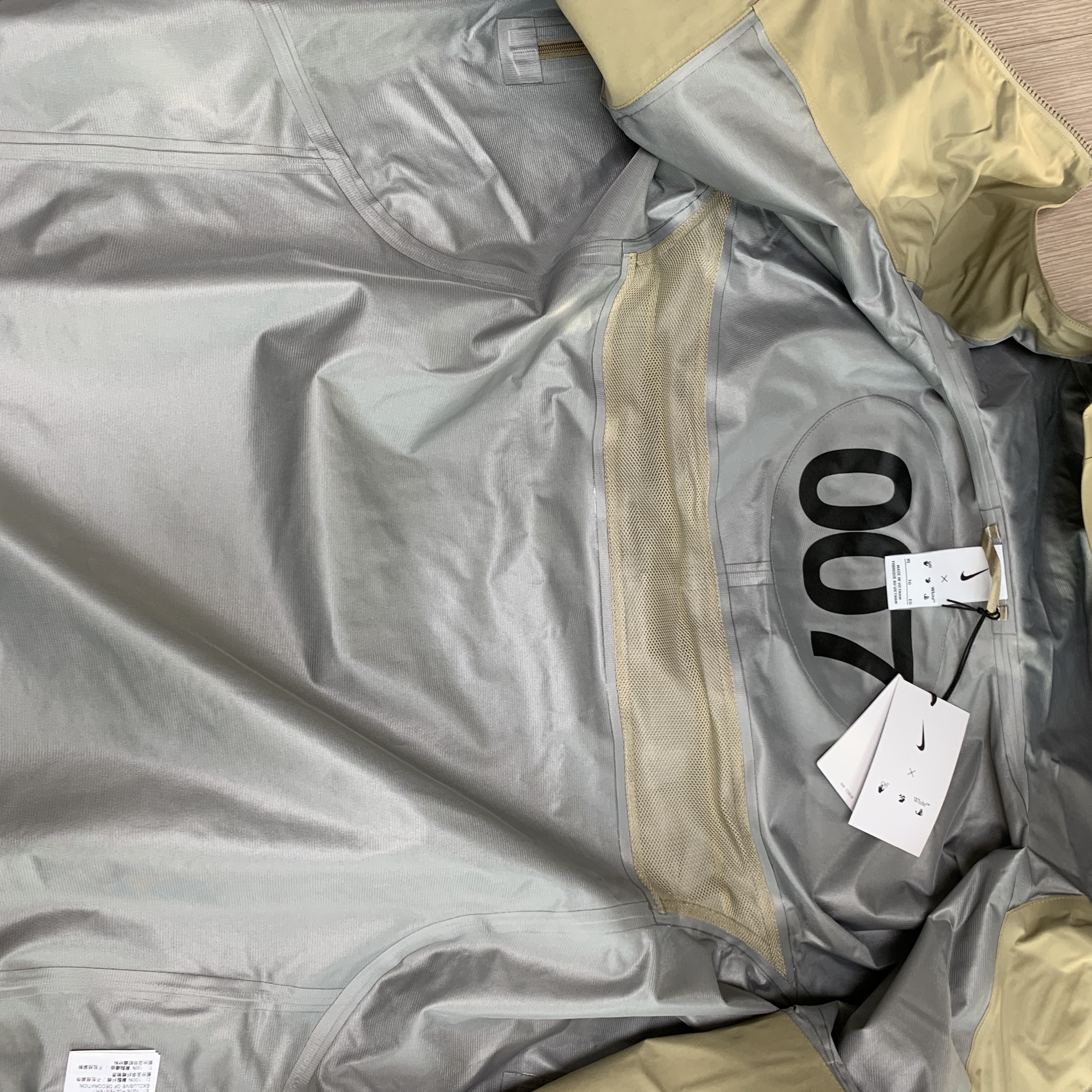 Nike x Off-White NRG Gore-Tex Jacket Khaki - Asia 착용 스타일 - 2