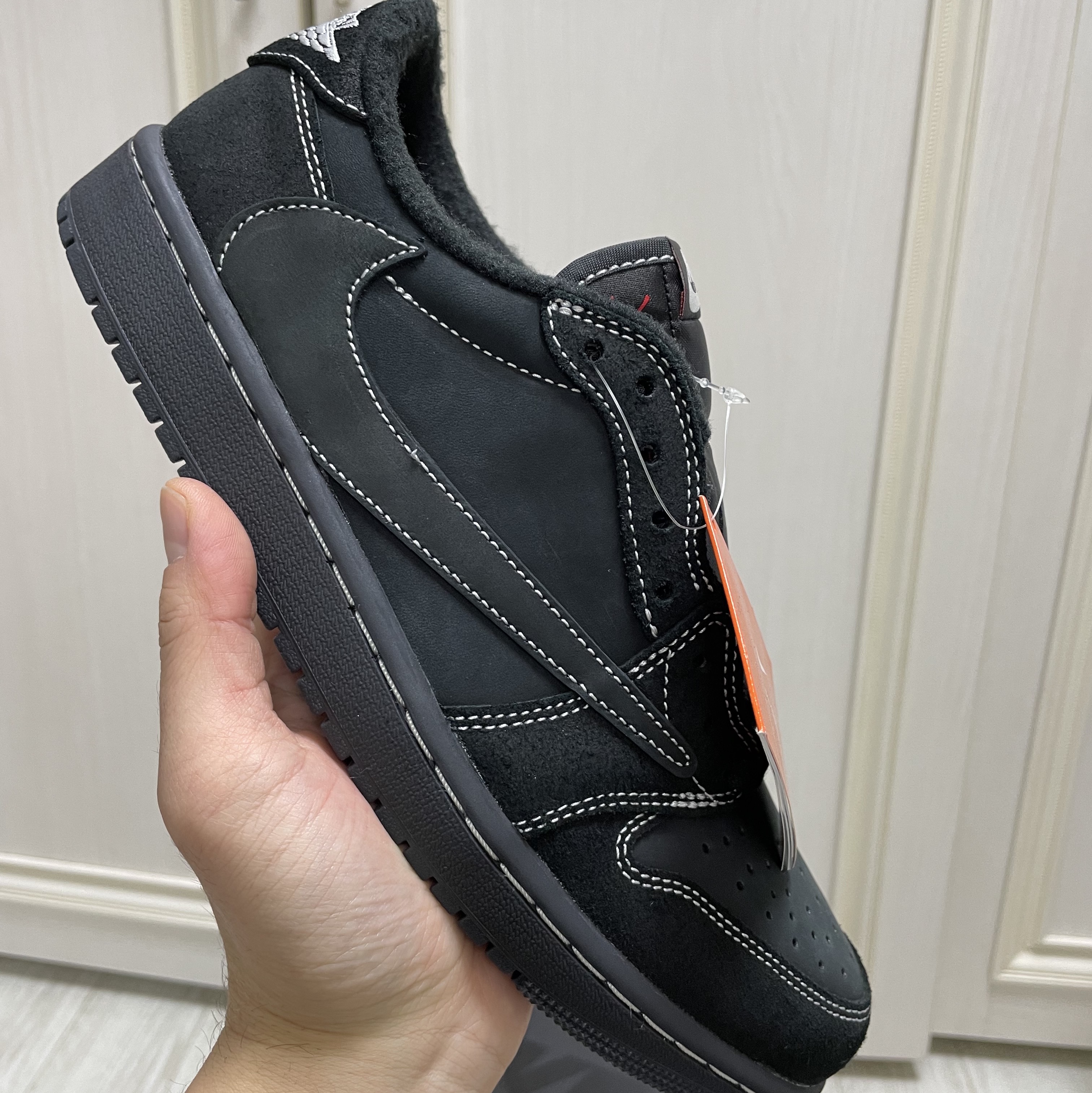 Jordan 1 x Travis Scott Retro Low OG SP Black Phantom 착용 스타일 - 2