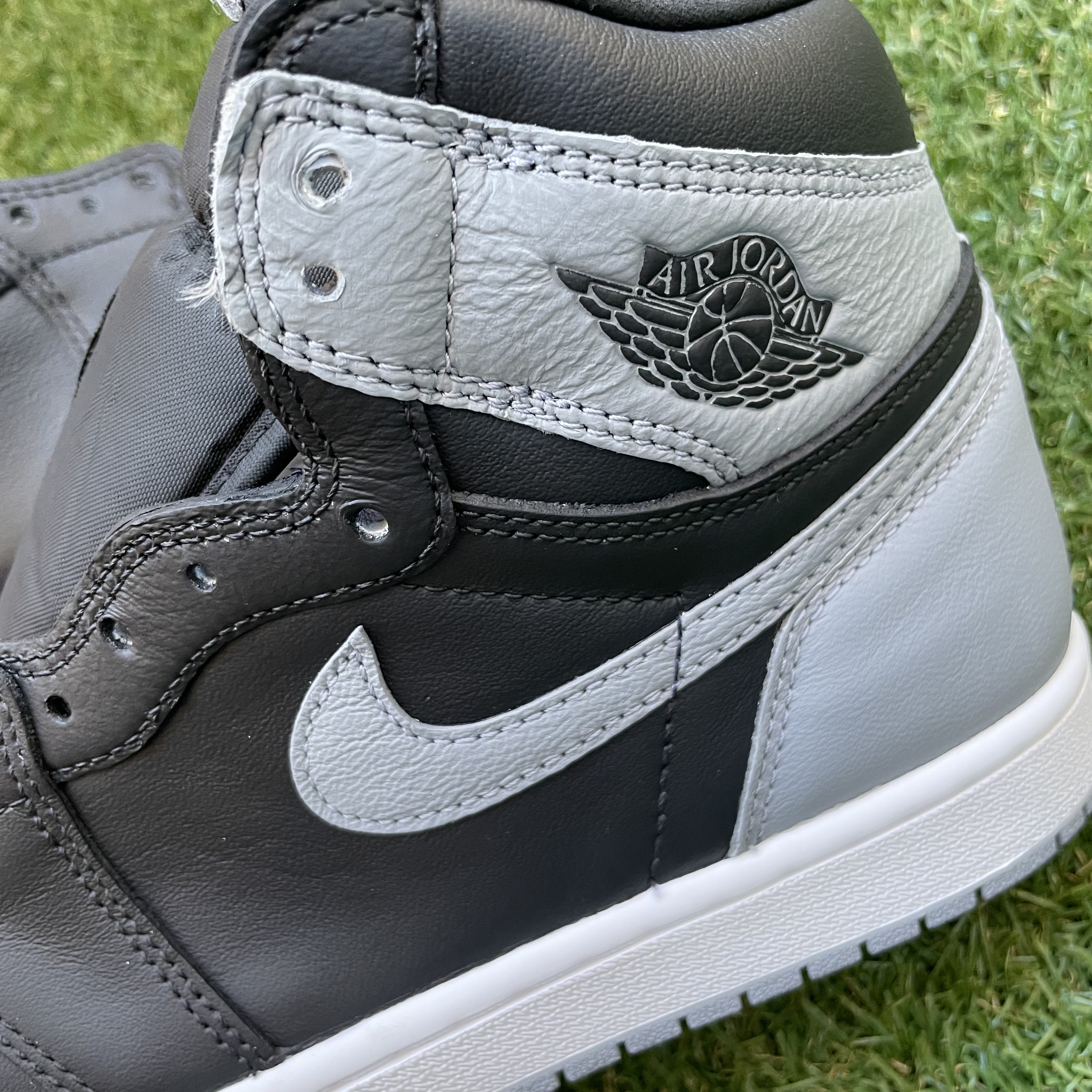 Jordan 1 Retro High OG Stealth 착용 스타일 - 3