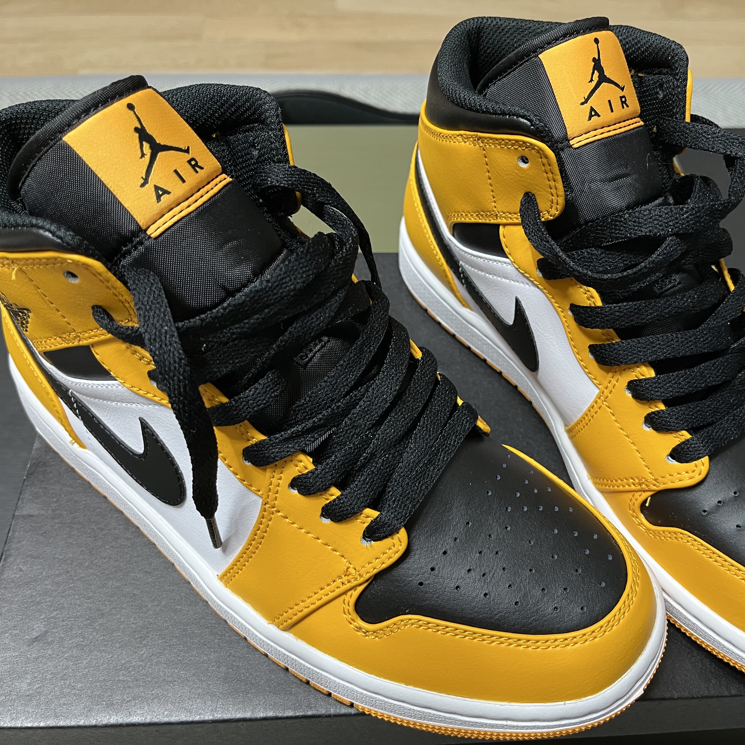 Jordan 1 Mid Taxi 착용 스타일 - 3