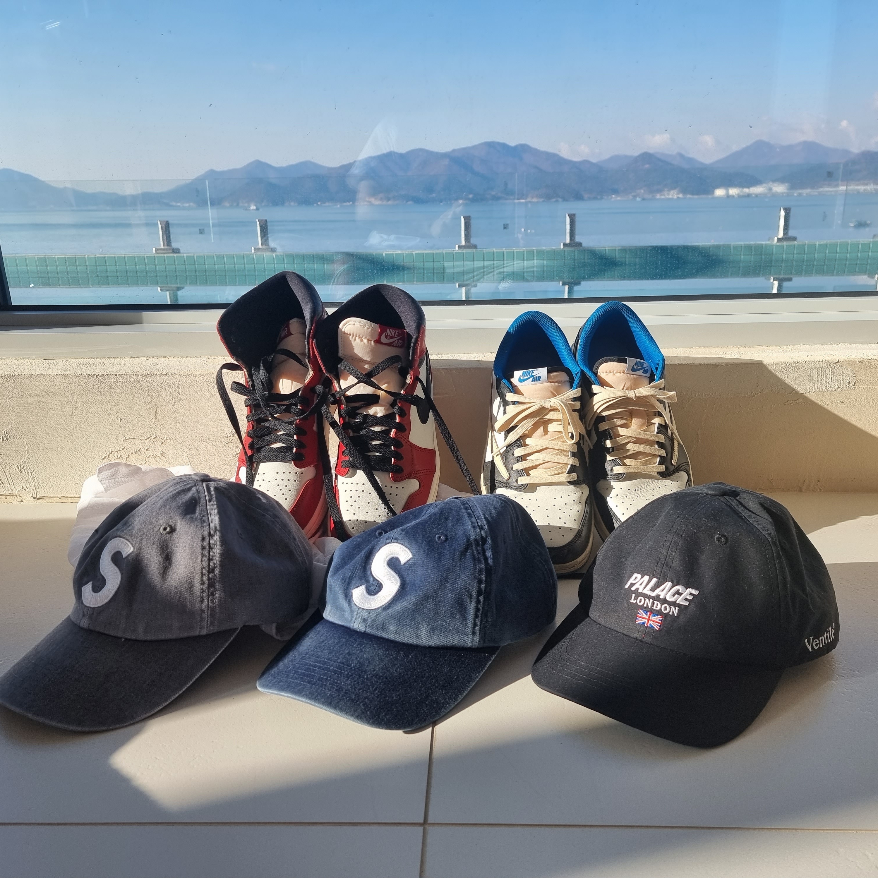 Jordan 1 Retro High OG Chicago 2022, Jordan 1 x Travis Scott x Fragment Retro Low OG SP Military Blue 착용 스타일
