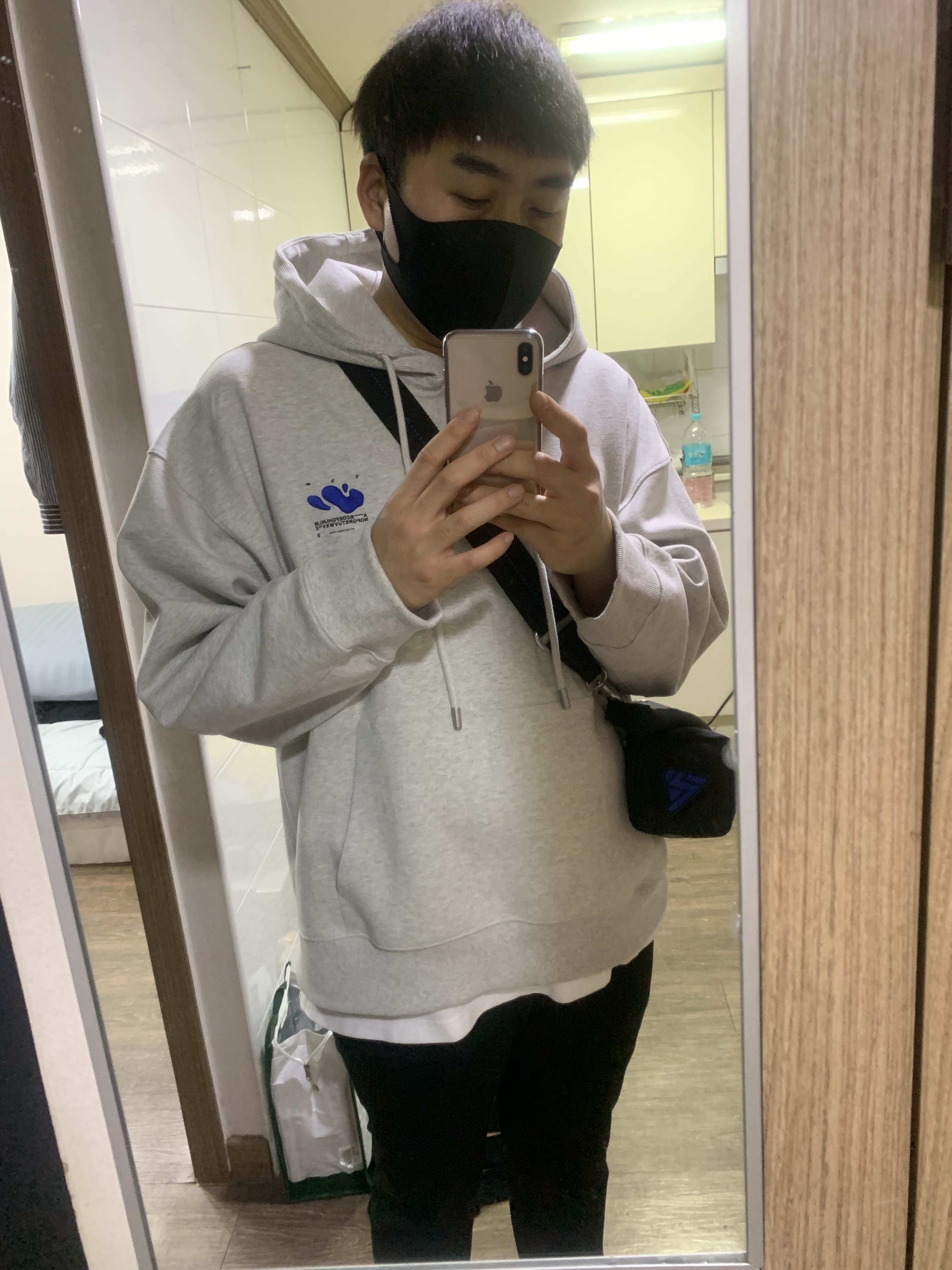 Ader Error x Zara Shoulder Bag Black, Zara x Ader Error Embroidery Hooded Sweatshirt Grey 착용 스타일 - 1