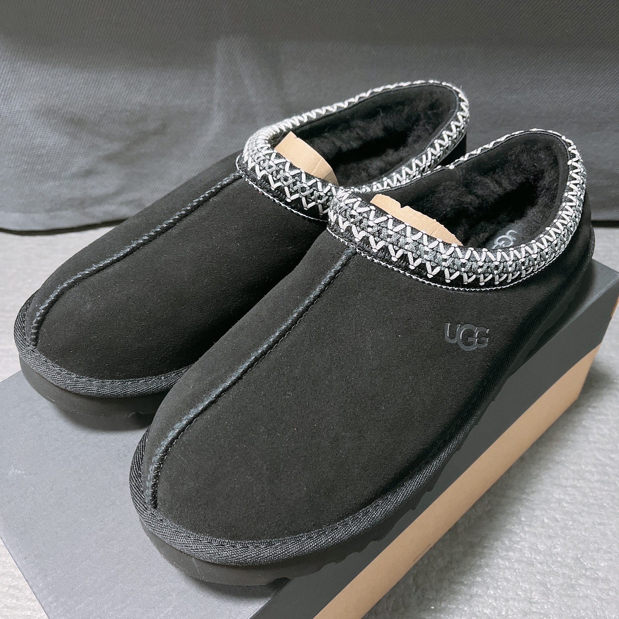 UGG Tasman Black 착용 스타일