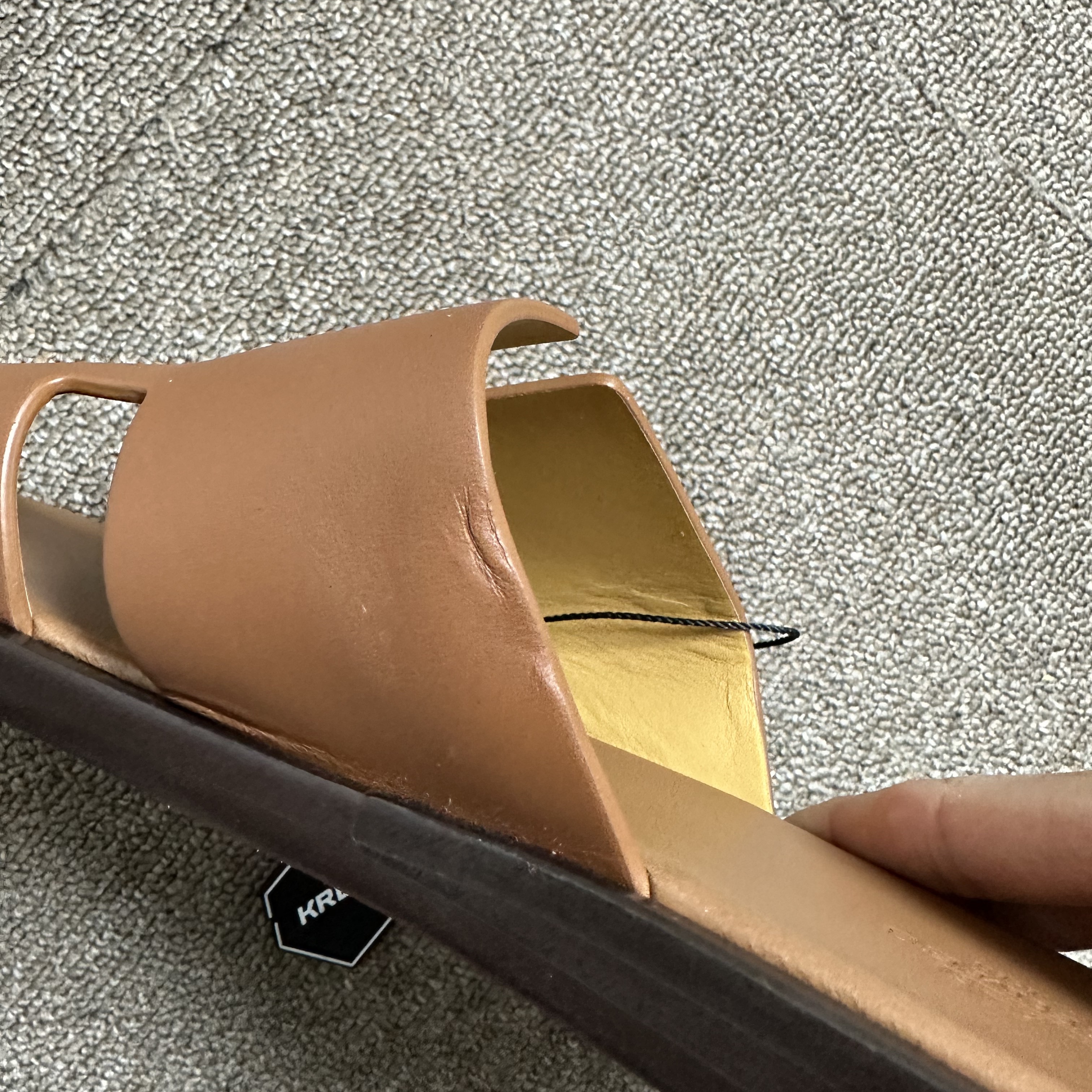 Hermes Izmir Sandal Calfskin & Gold 착용 스타일 - 1