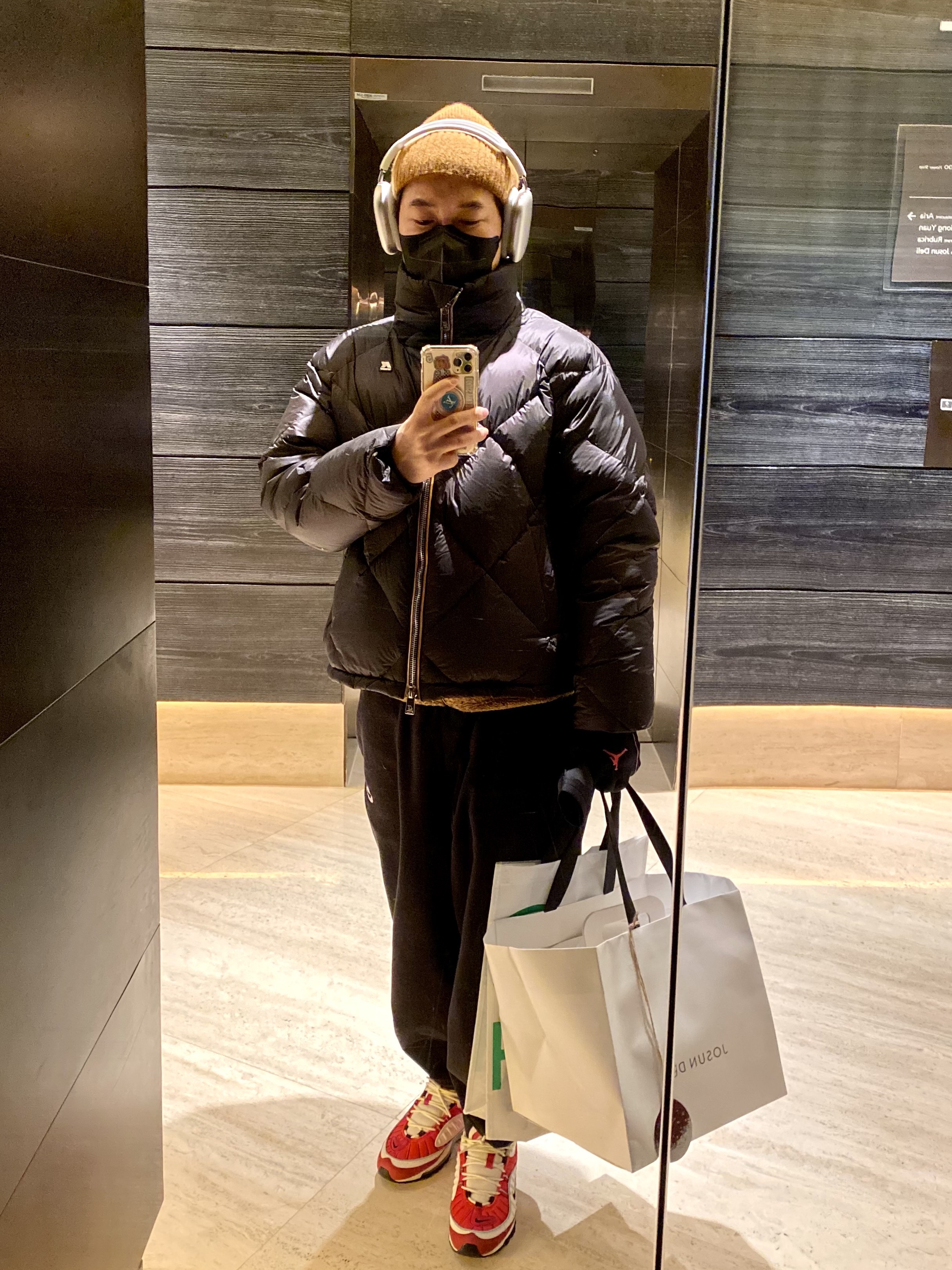 (W) Nike Air Max 98 Gym Red, Apple AirPods Max Lightning Silver (Korean Ver.) 착용 스타일