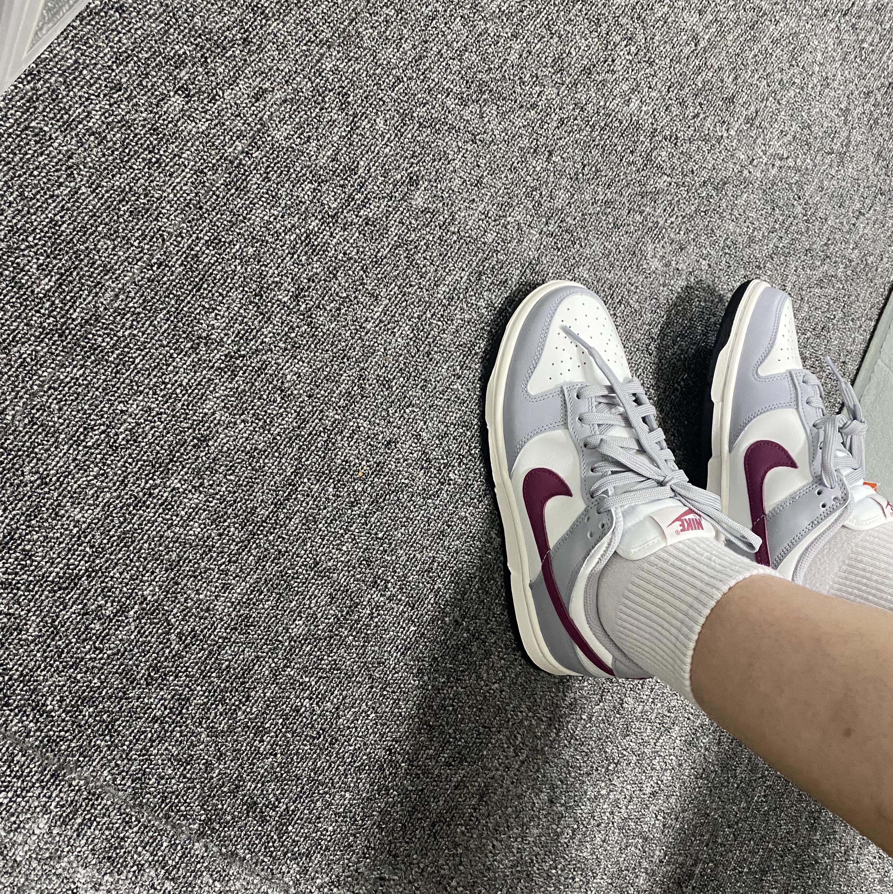(W) Nike Dunk Low Wolf Grey Rosewood 착용 스타일 - 4
