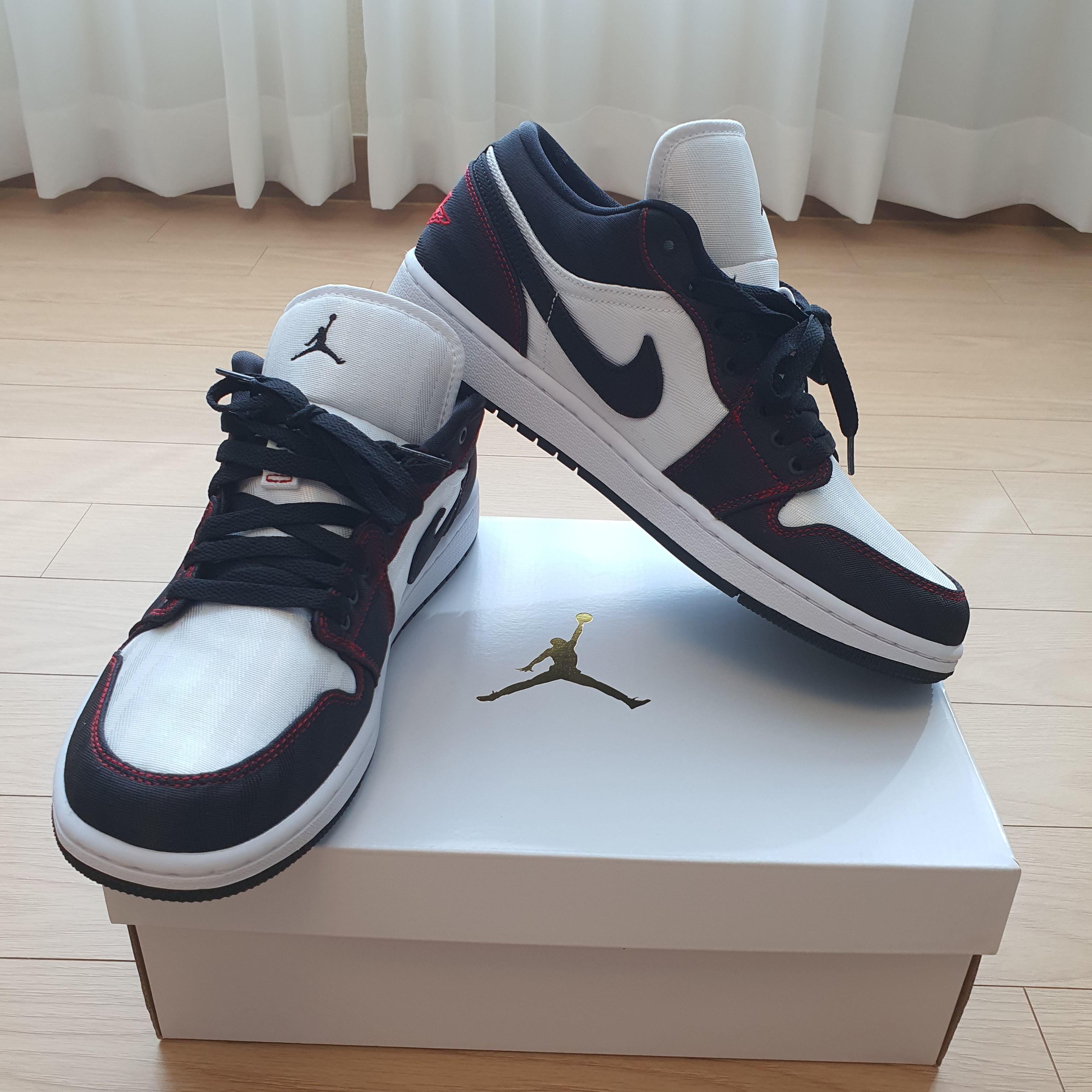 (W) Jordan 1 Low SE Utility White Gym Red Black 착용 스타일 - 2