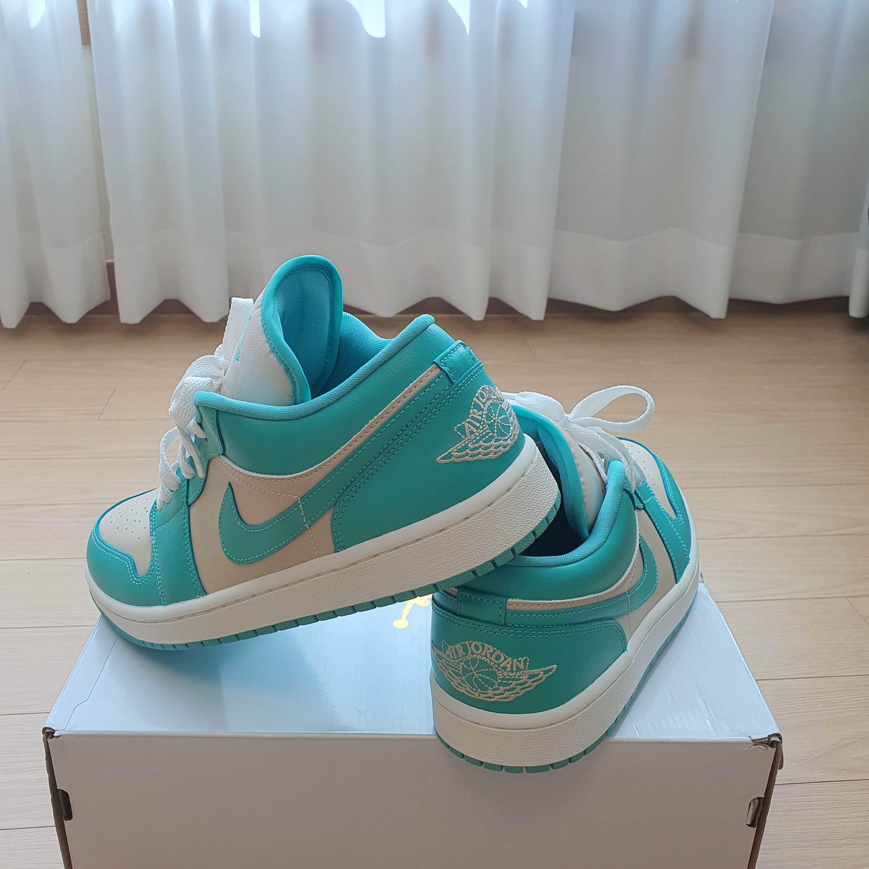 (W) Jordan 1 Low Sanddrift Washed Teal 착용 스타일 - 3