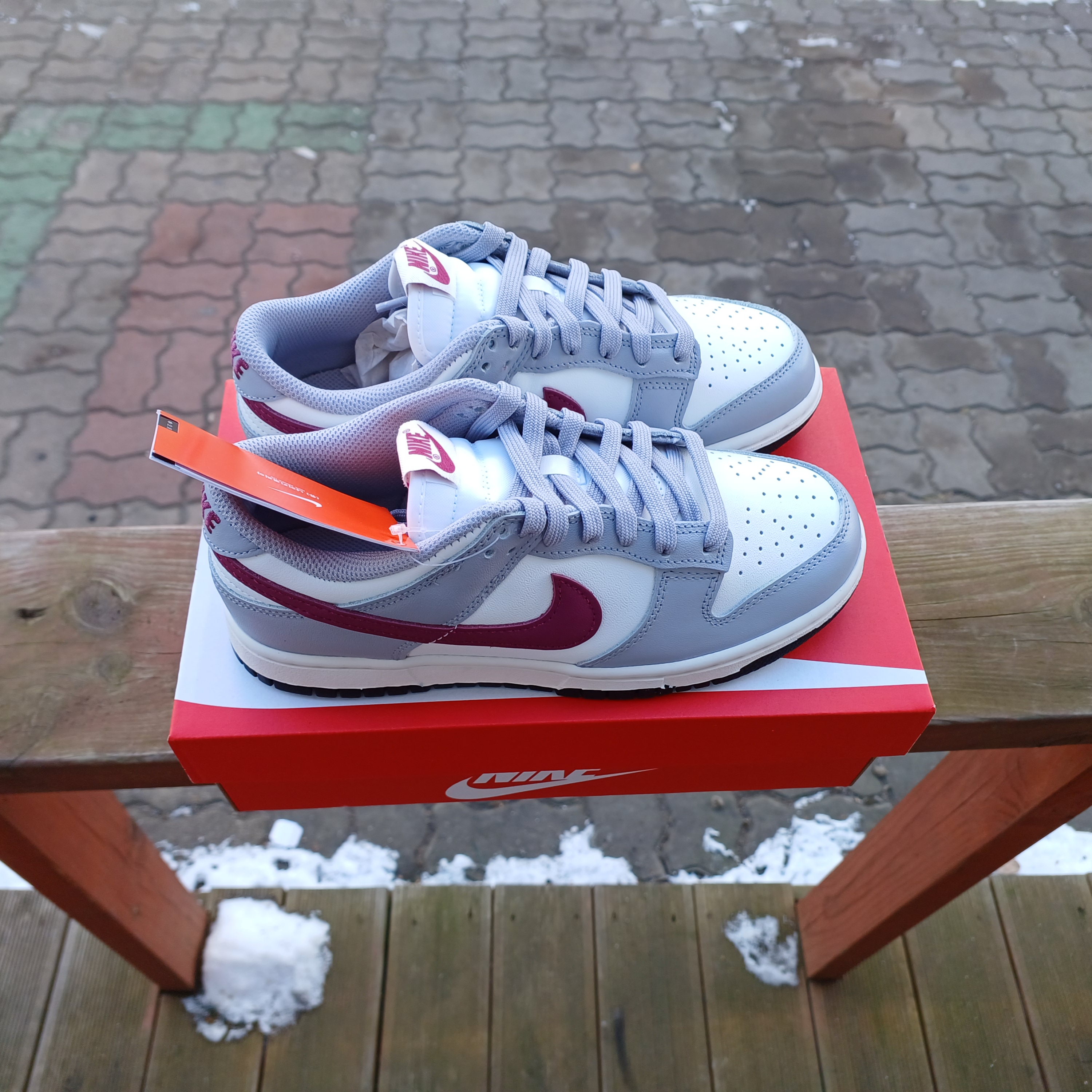 (W) Nike Dunk Low Wolf Grey Rosewood 착용 스타일 - 2