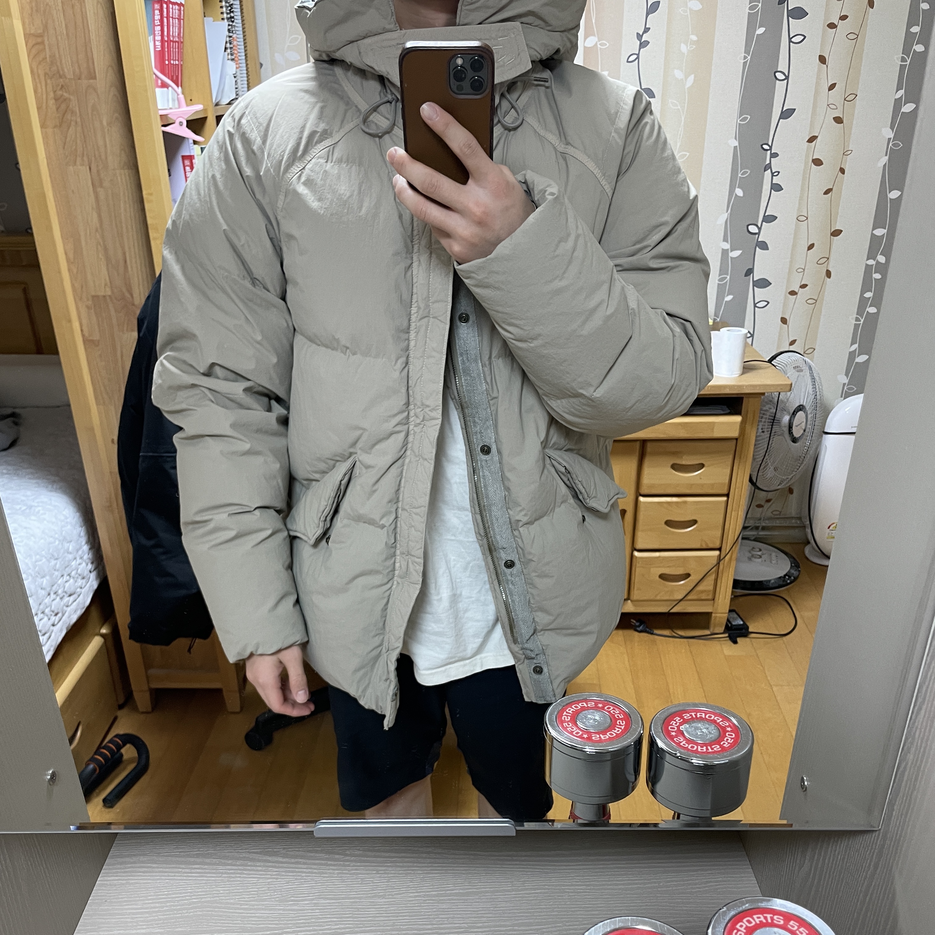 Ten C Artic Down Parka Pale Taupe 착용 스타일