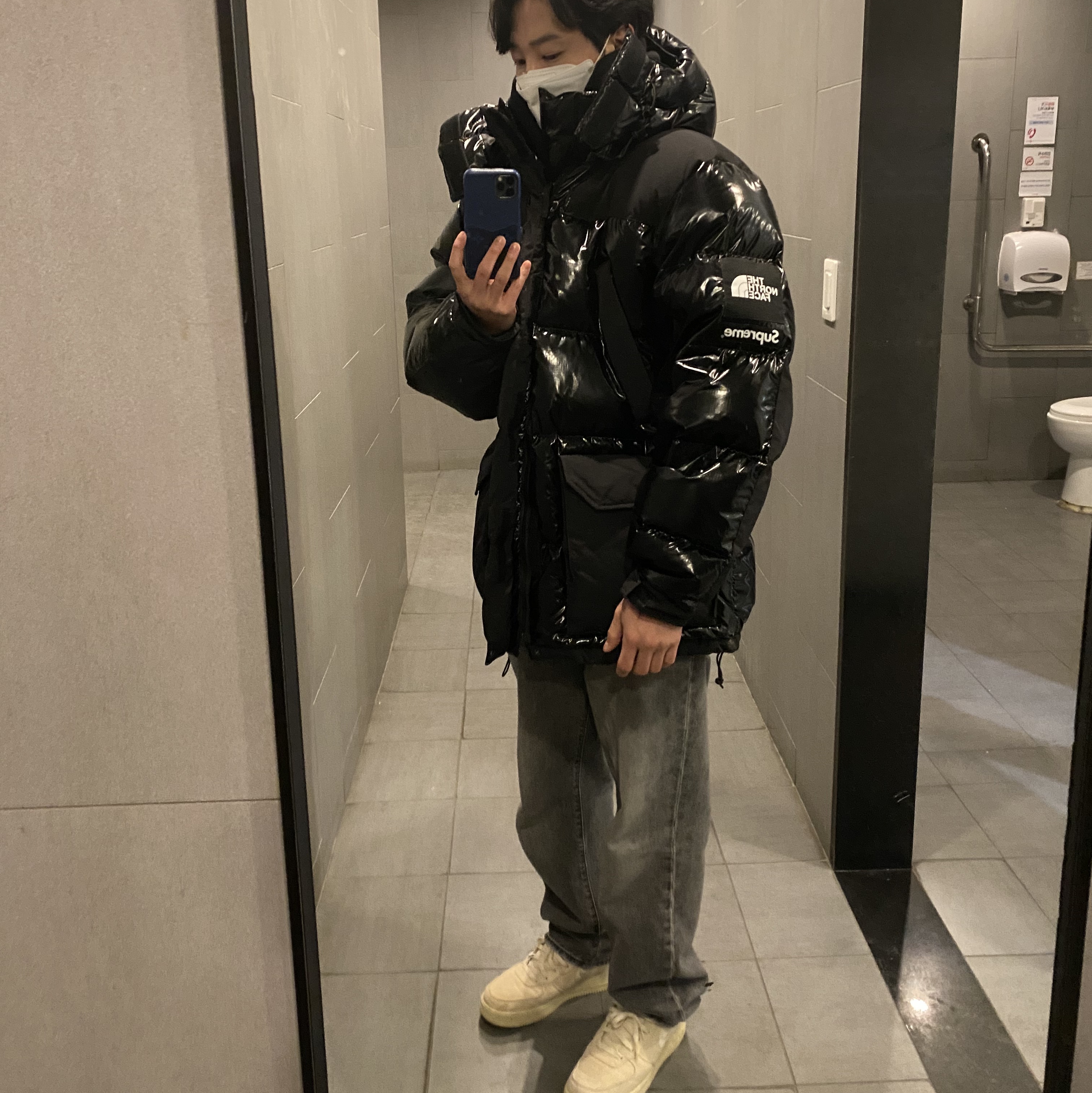Supreme x The North Face 700-Fill Down Parka Black - 22FW, Nike x Stussy Air Force 1 '07 Mid SP Fossil 착용 스타일 - 1