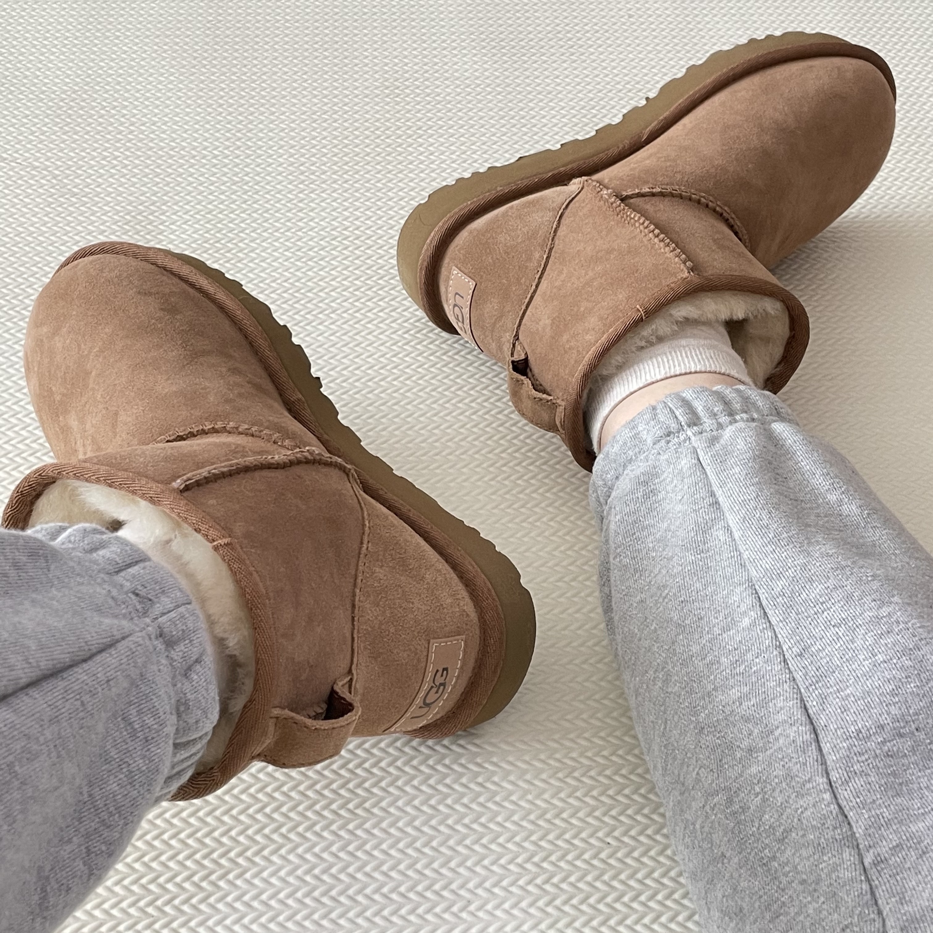 (W) UGG Classic Mini II Boots Chestnut 착용 스타일
