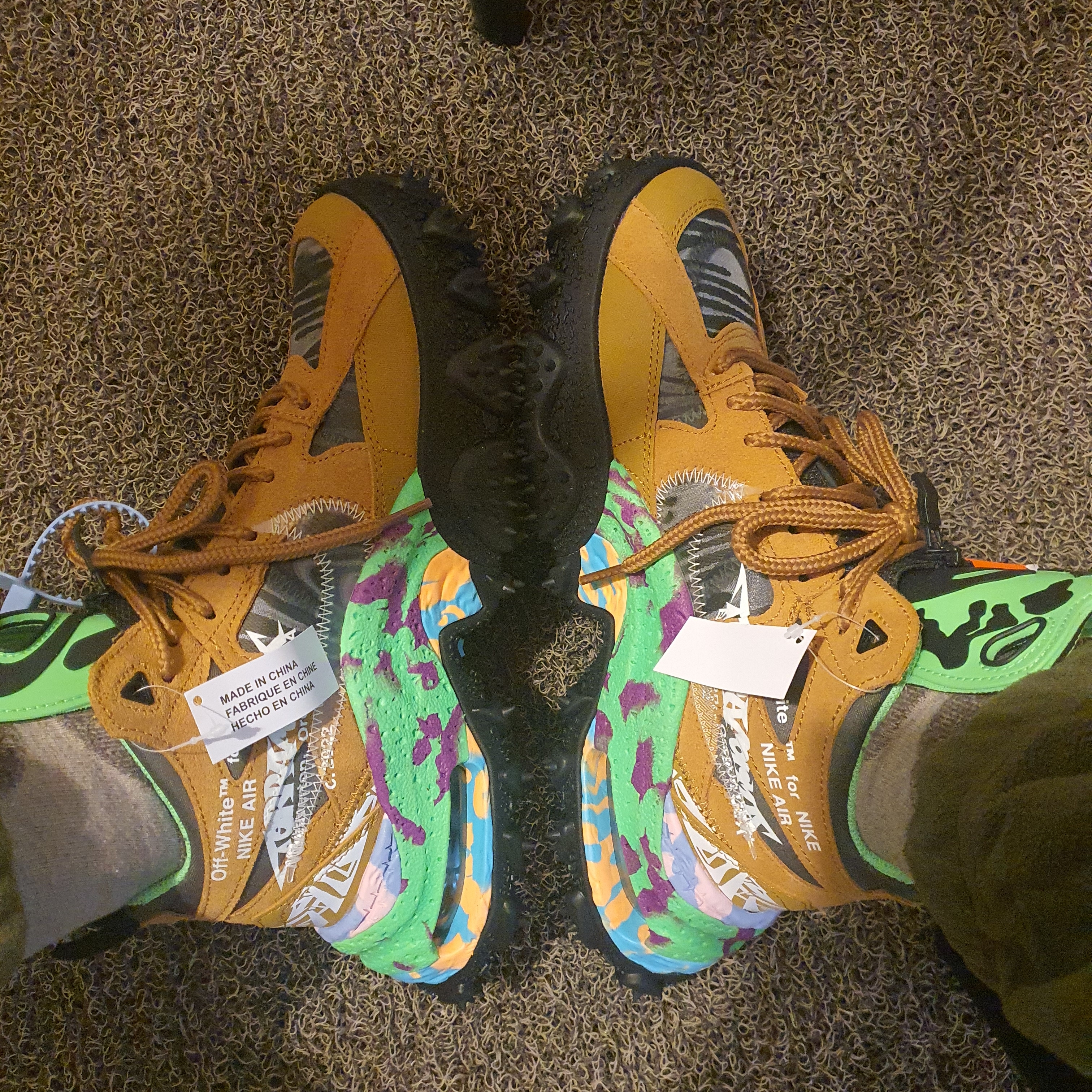 Nike x Off-White Terra Forma Wheat and Green Strike 착용 스타일 - 1