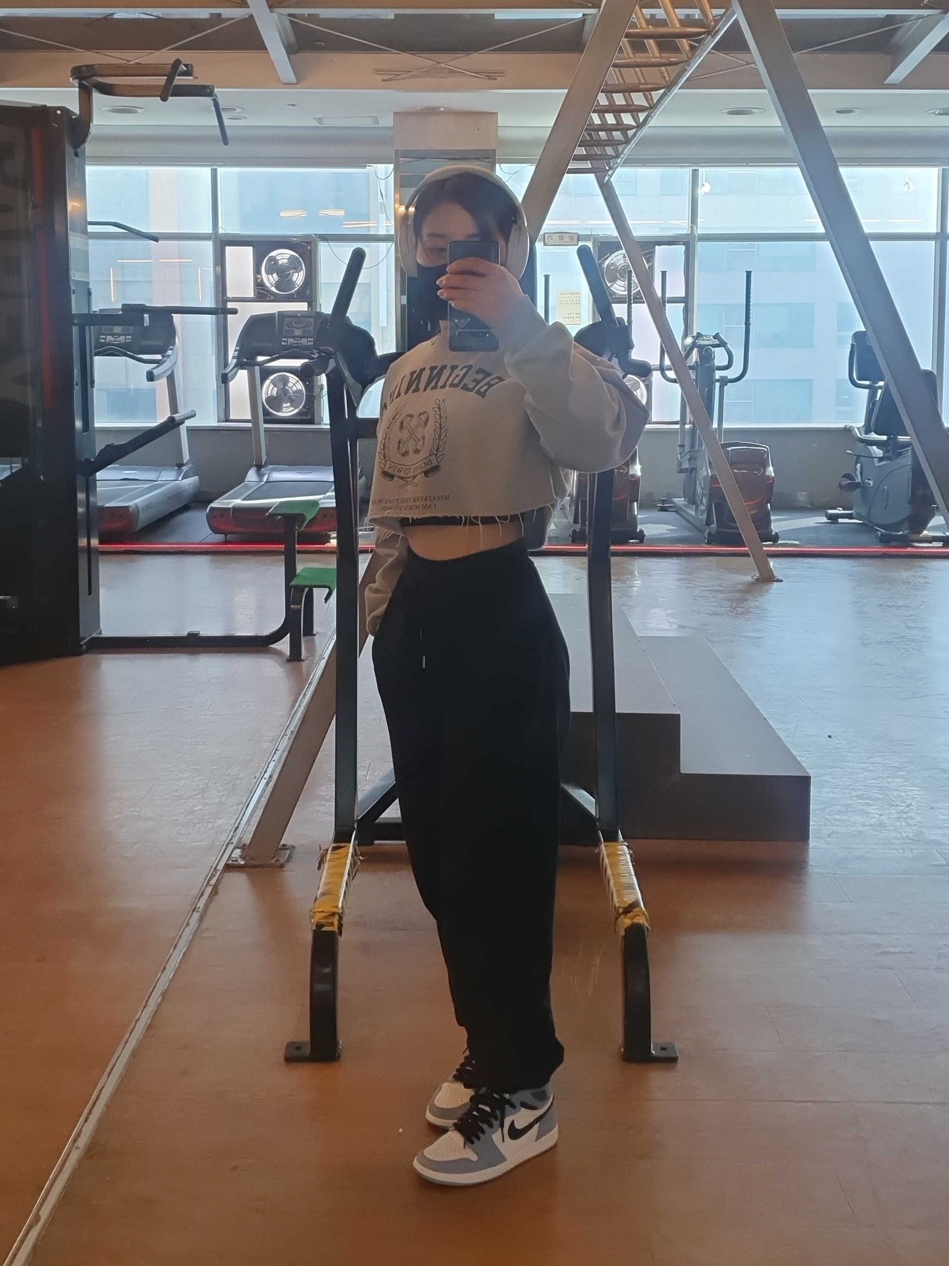 Jordan 1 Retro High OG University Blue 착용 스타일 - 2
