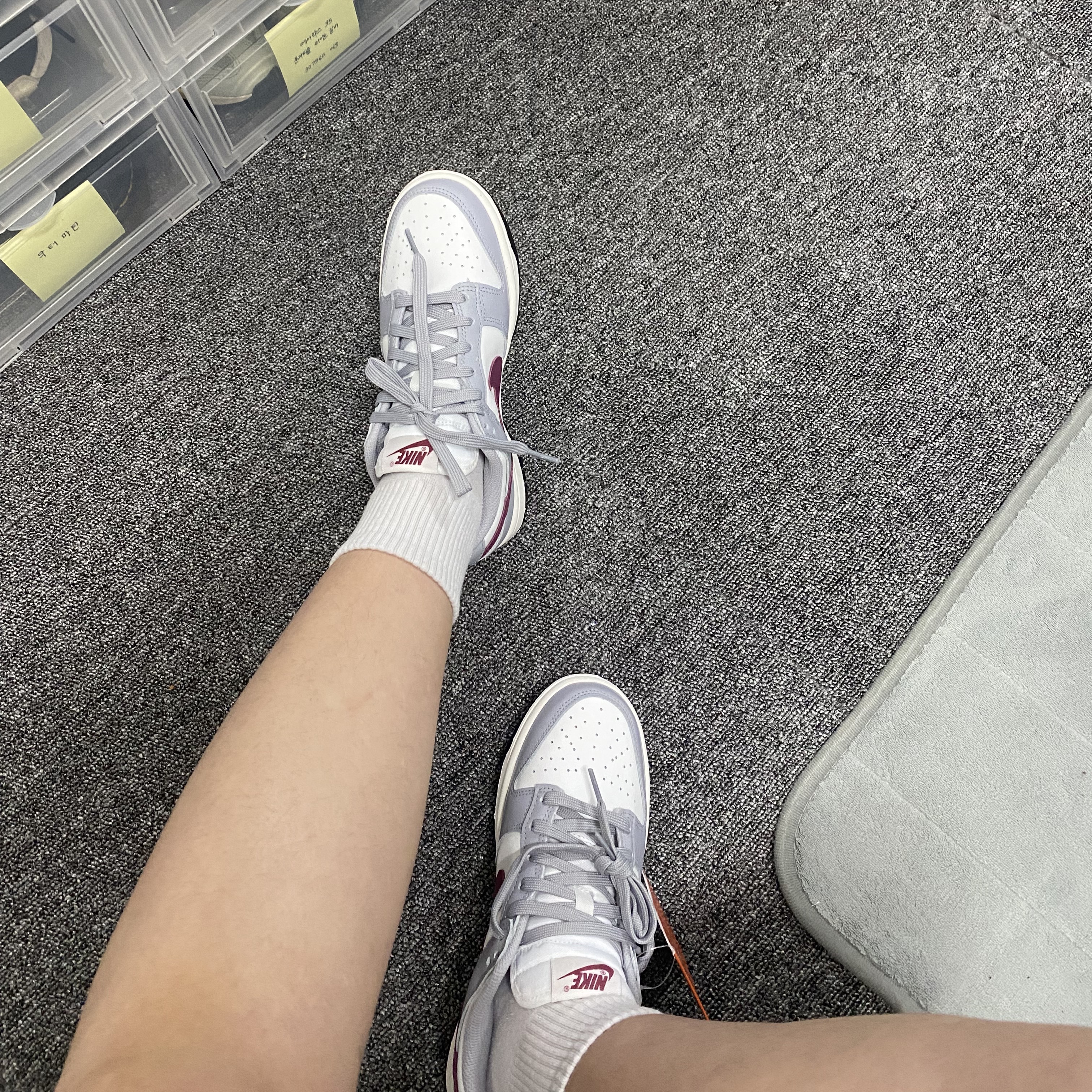 (W) Nike Dunk Low Wolf Grey Rosewood 착용 스타일 - 2
