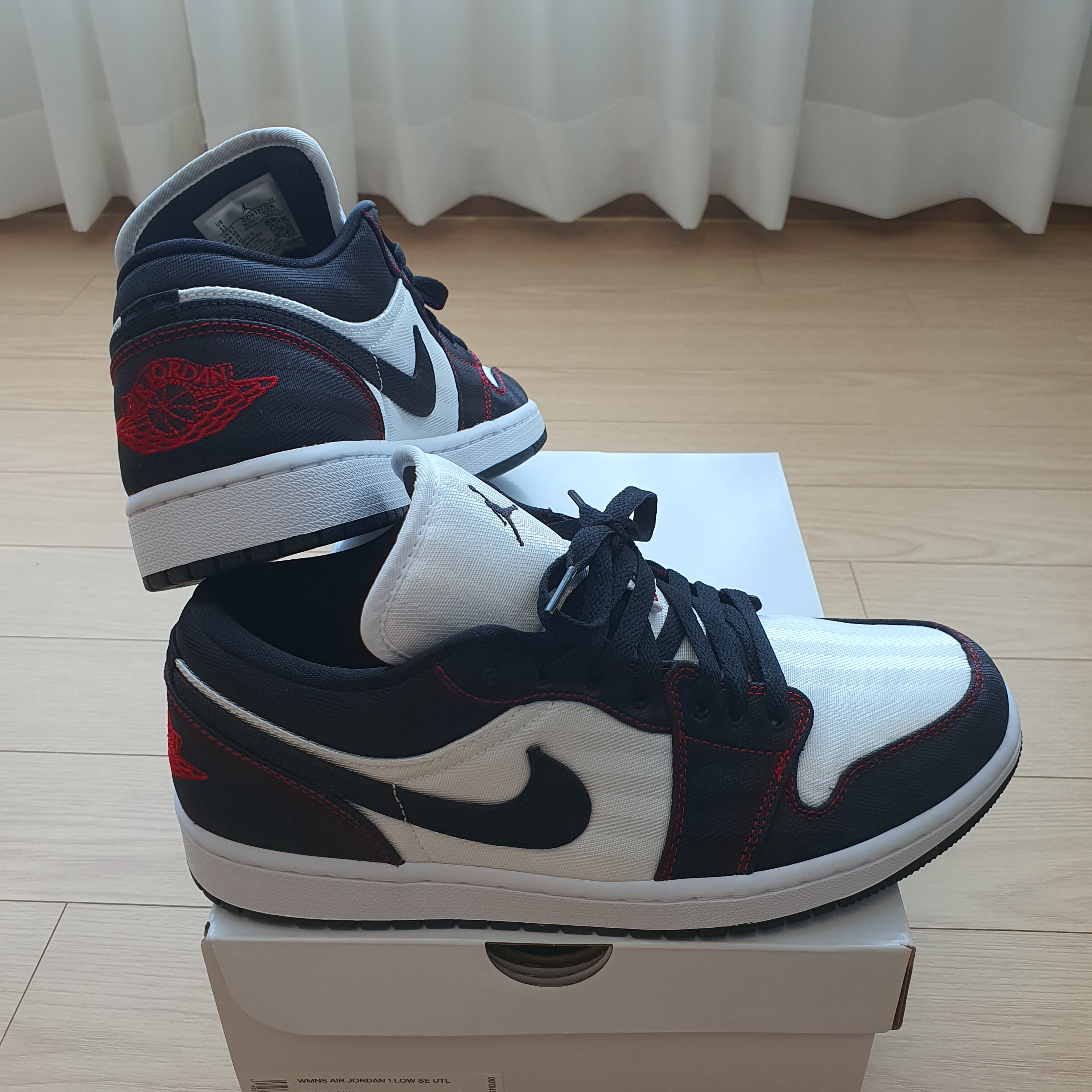 (W) Jordan 1 Low SE Utility White Gym Red Black 착용 스타일 - 1