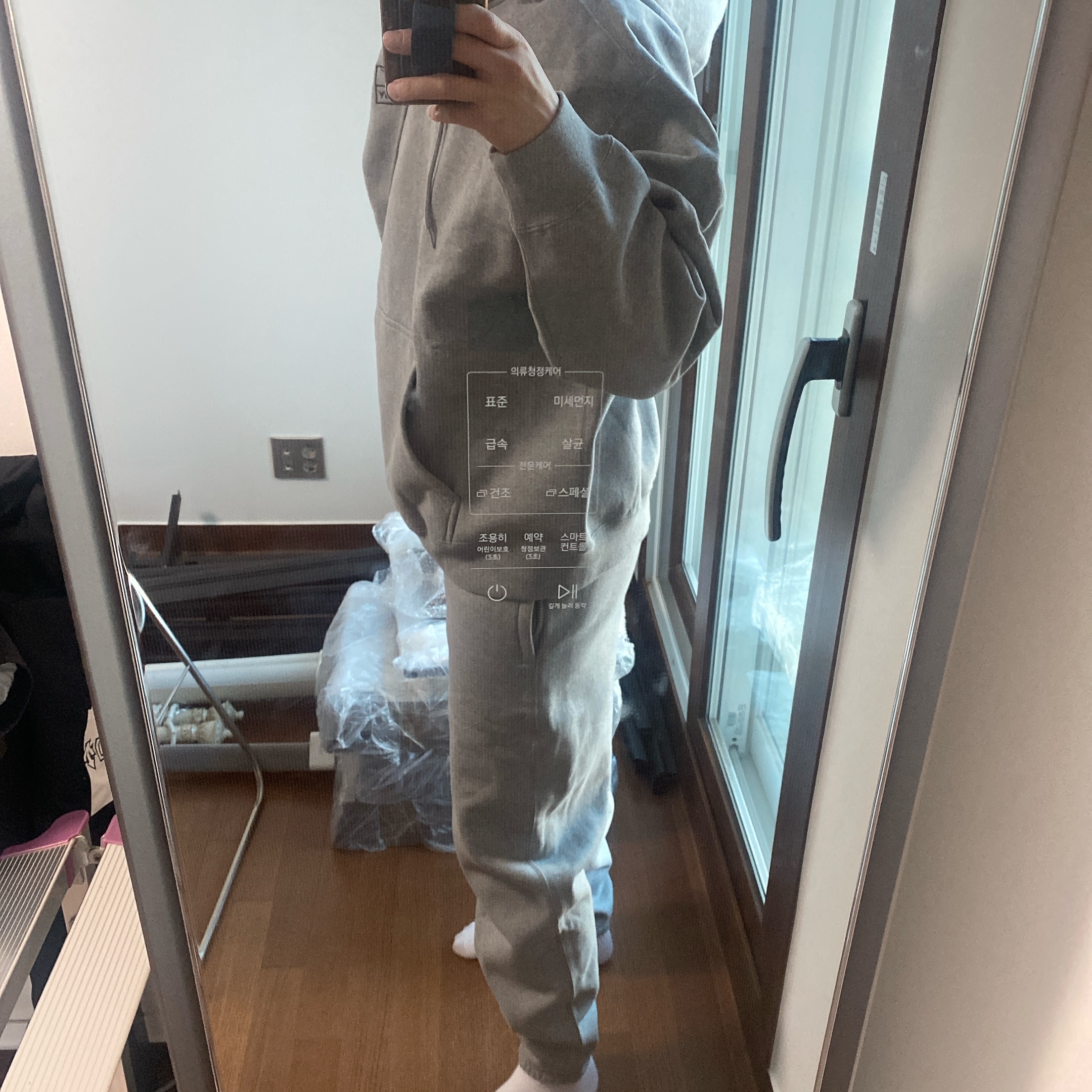 Nike x Stussy NRG RA Pullover Hoodie Dark Grey Heather (DJ9488-063), Nike x Stussy NRG RA Fleece Pants Dark Grey Heather (DJ9490-063) 착용 스타일 - 5